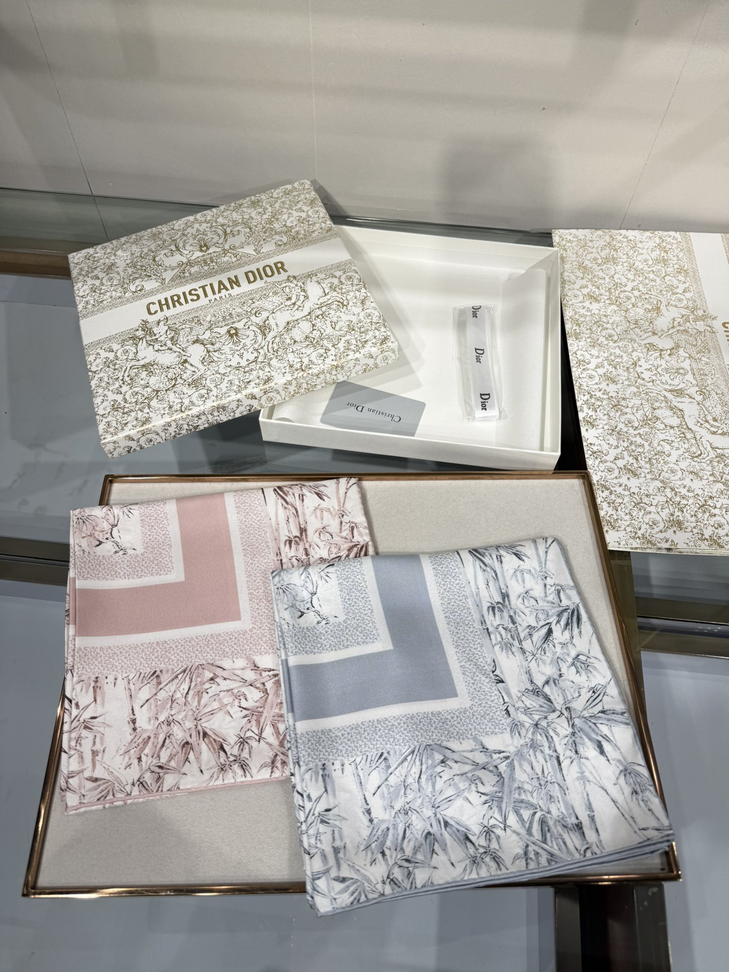 💟2025年90真丝双面上新💦💞18姆米真丝【90真丝斜纹双面同色佩戴】手工卷边斜纹真丝方巾（100%桑