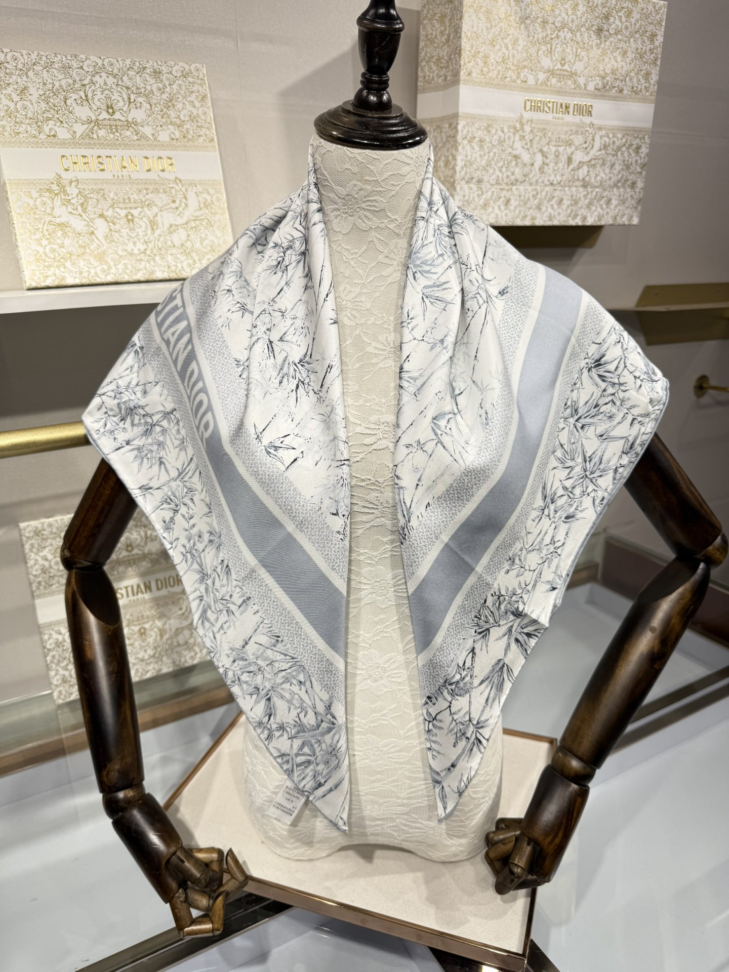 💟2025年90真丝双面上新💦💞18姆米真丝【90真丝斜纹双面同色佩戴】手工卷边斜纹真丝方巾（100%桑