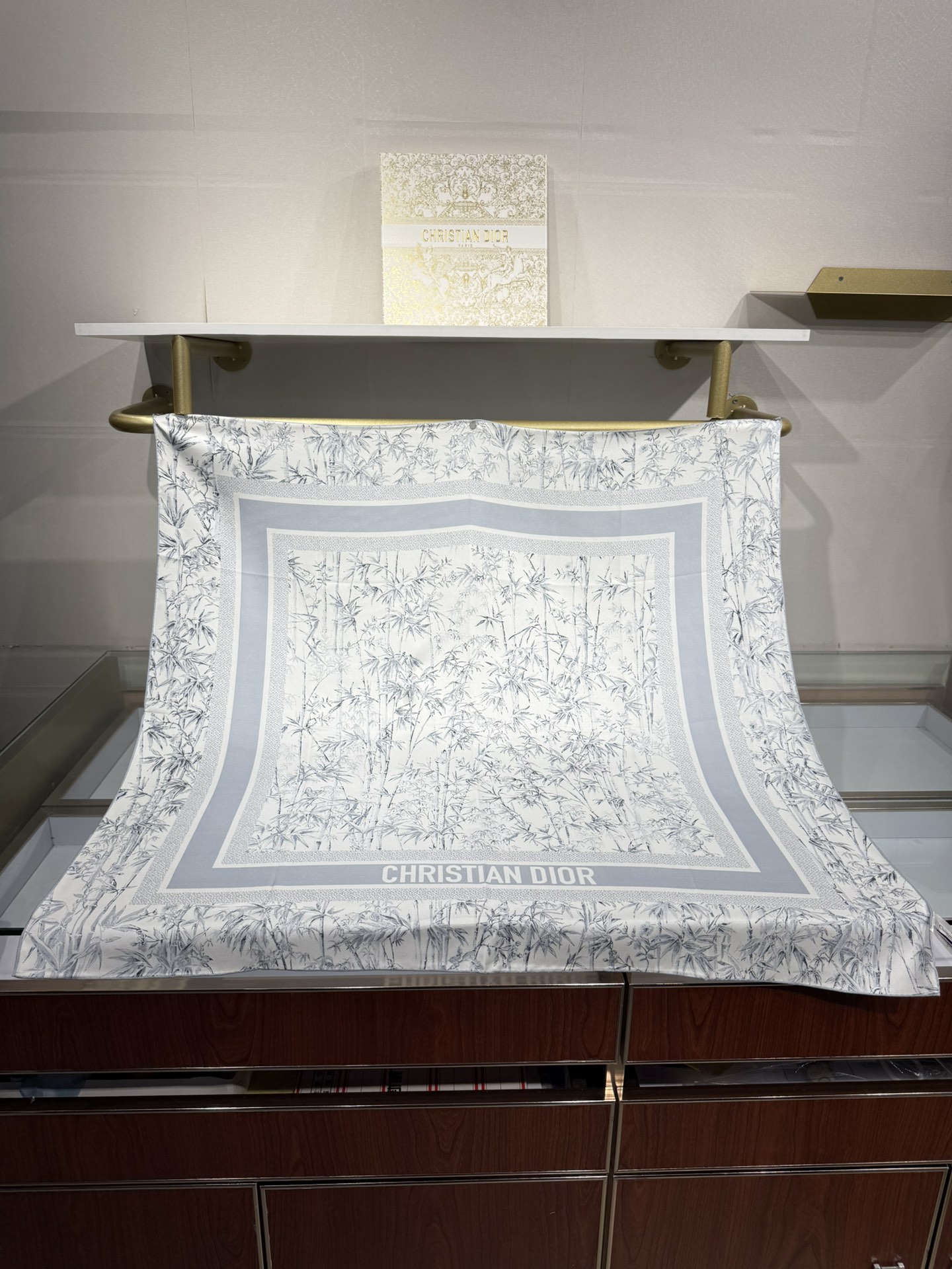 💟2025年90真丝双面上新💦💞18姆米真丝【90真丝斜纹双面同色佩戴】手工卷边斜纹真丝方巾（100%桑