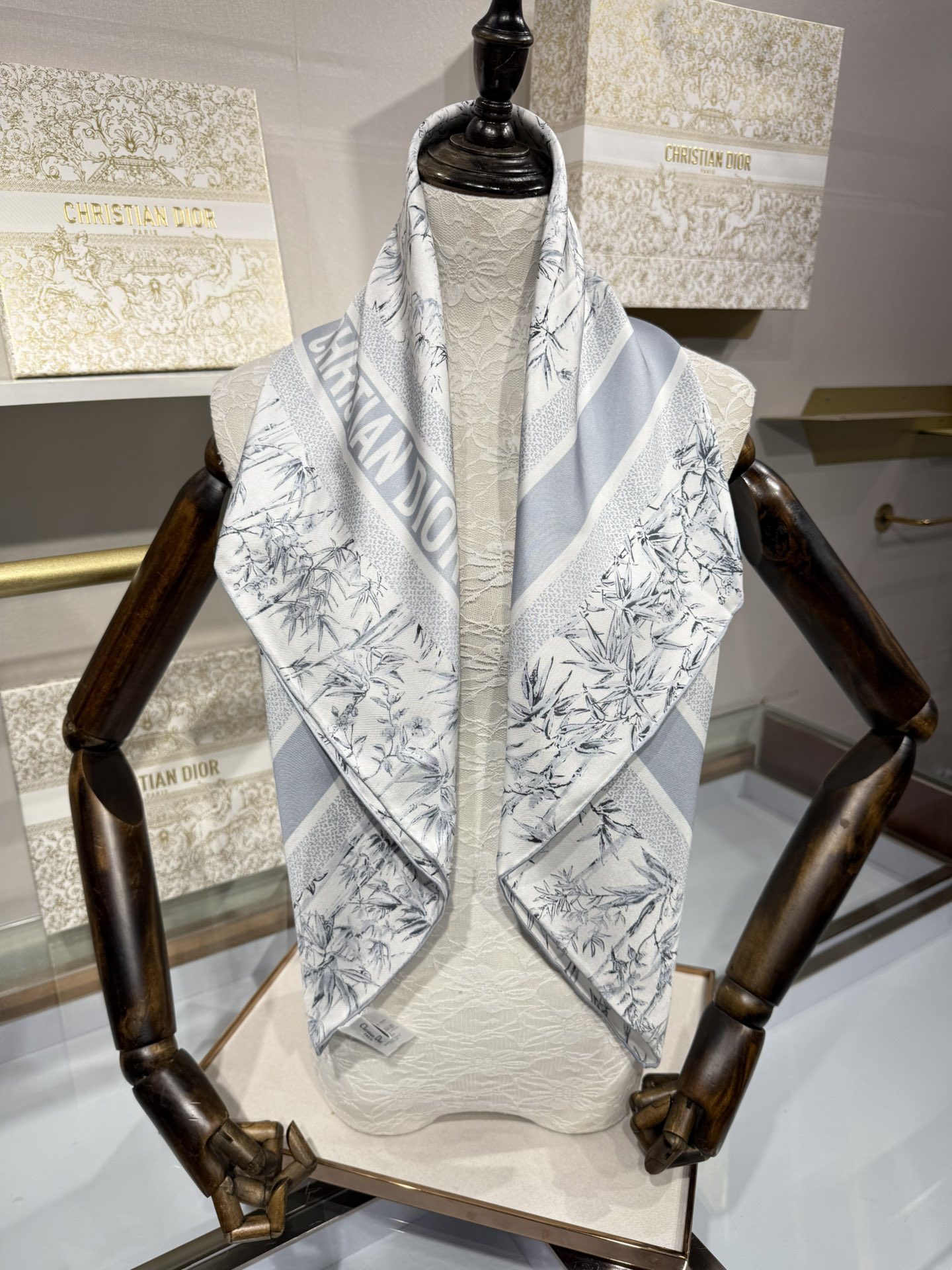 💟2025年90真丝双面上新💦💞18姆米真丝【90真丝斜纹双面同色佩戴】手工卷边斜纹真丝方巾（100%桑