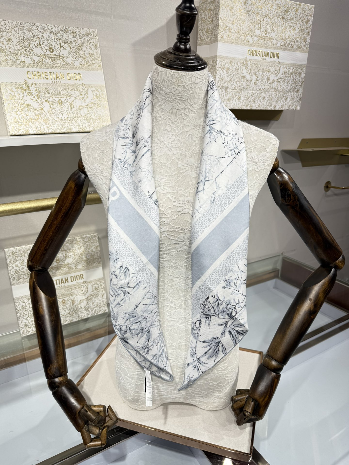 💟2025年90真丝双面上新💦💞18姆米真丝【90真丝斜纹双面同色佩戴】手工卷边斜纹真丝方巾（100%桑