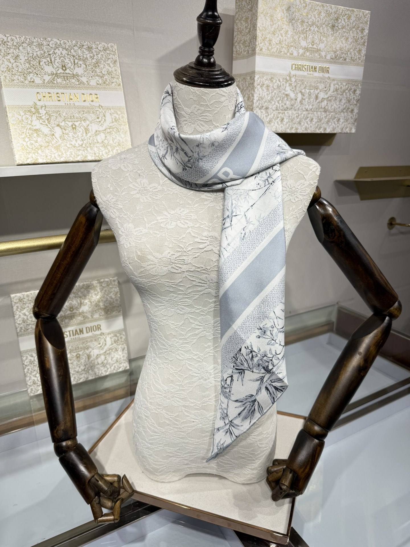 💟2025年90真丝双面上新💦💞18姆米真丝【90真丝斜纹双面同色佩戴】手工卷边斜纹真丝方巾（100%桑