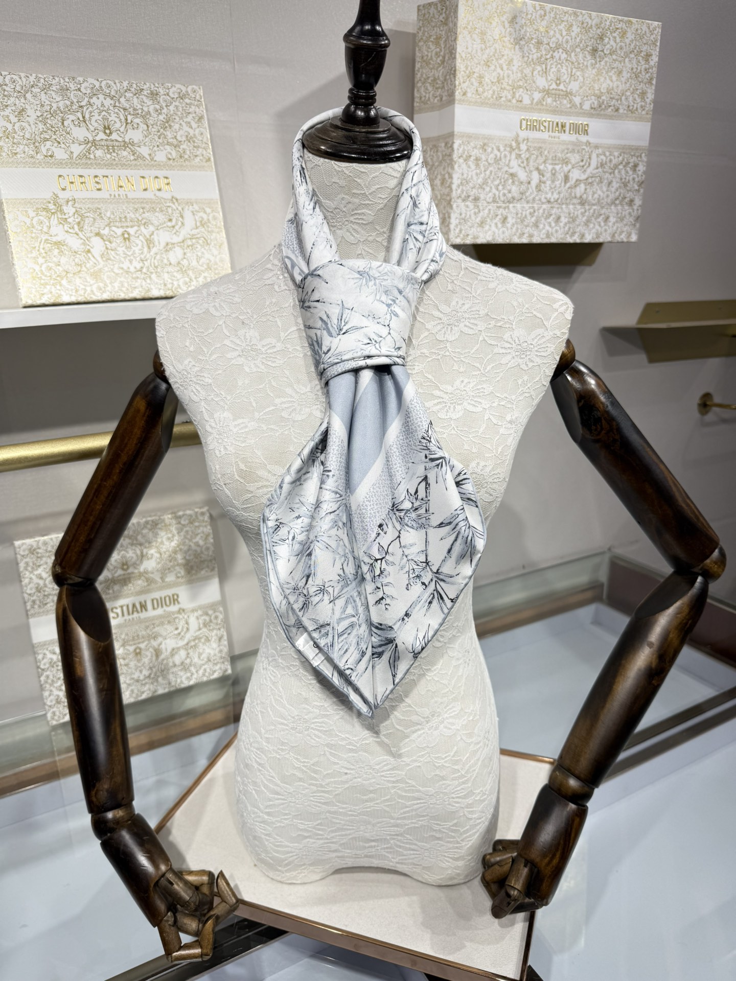 💟2025年90真丝双面上新💦💞18姆米真丝【90真丝斜纹双面同色佩戴】手工卷边斜纹真丝方巾（100%桑