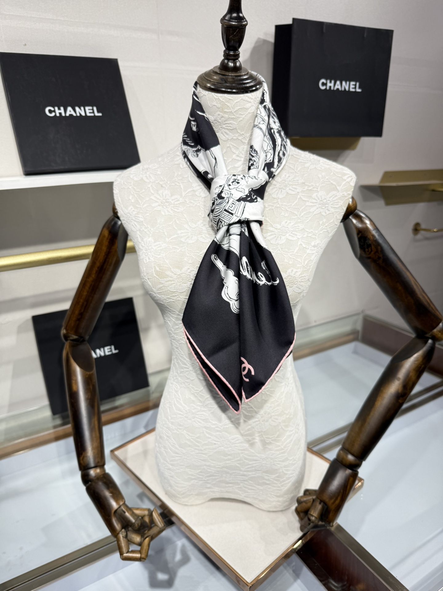 💟2025年90真丝双面上新💦💞18姆米真丝【90真丝斜纹双面同色佩戴】手工卷边斜纹真丝方巾（100%桑