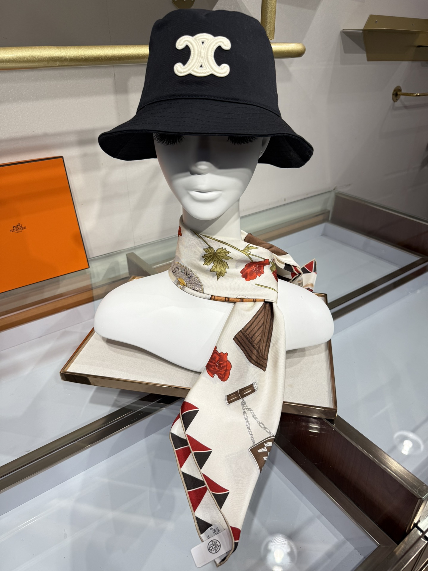 💟2025年上新 爱马仕手套时光💦💞18姆米真丝【90真丝斜纹双面双色佩戴】手工卷边斜纹真丝方巾（100