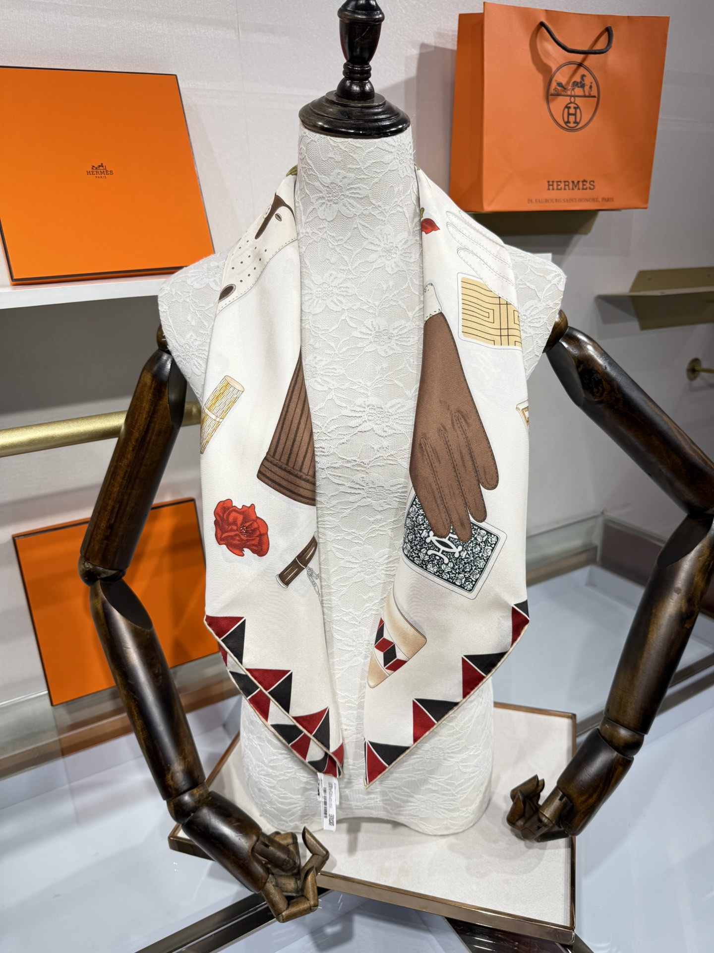 💟2025年上新 爱马仕手套时光💦💞18姆米真丝【90真丝斜纹双面双色佩戴】手工卷边斜纹真丝方巾（100