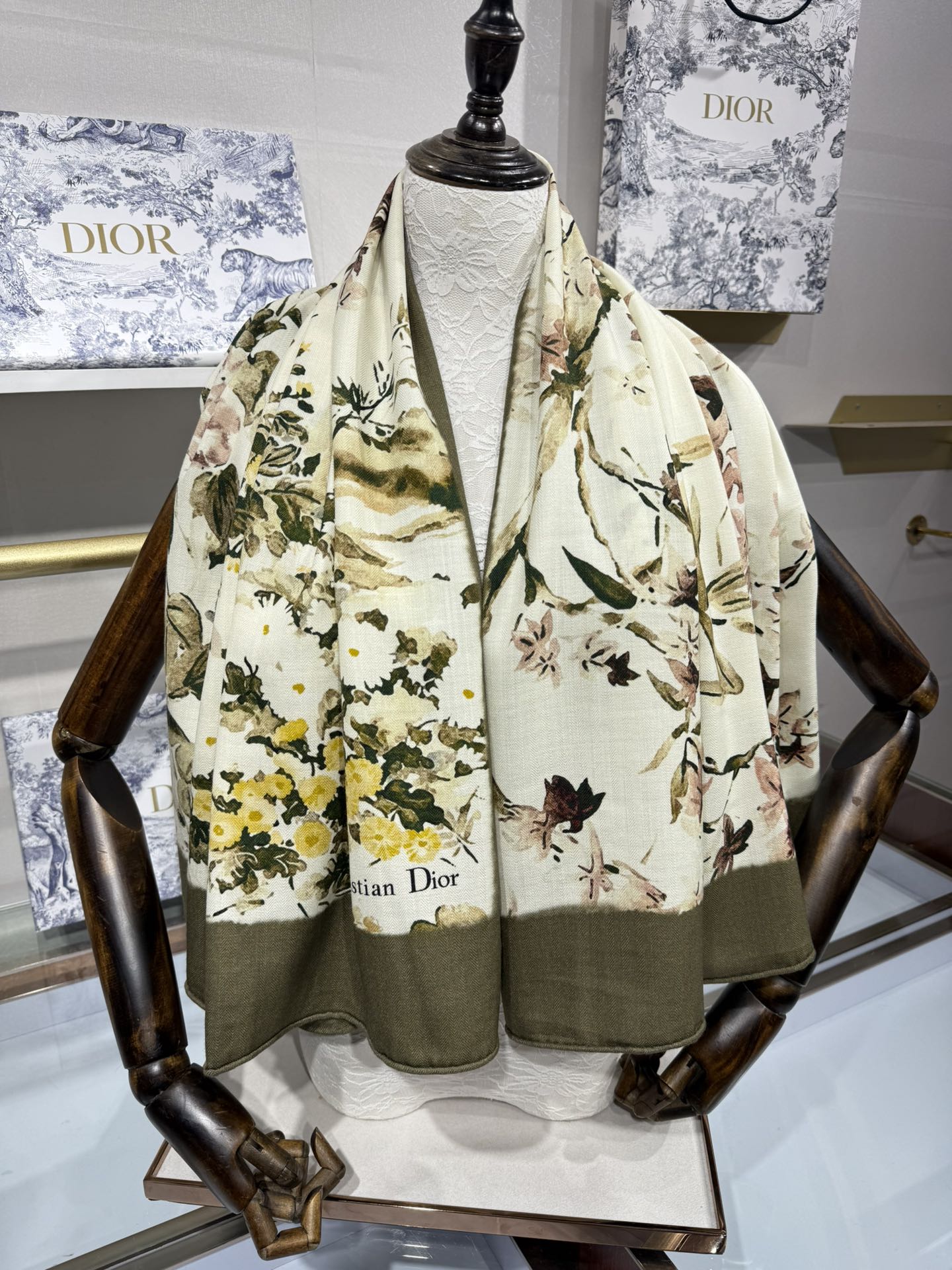 Dior 印花140丝毛双面同色披肩 140厘米柔灰绿色丝毛面料多色 Dior SaisonsAutomne-Hiver