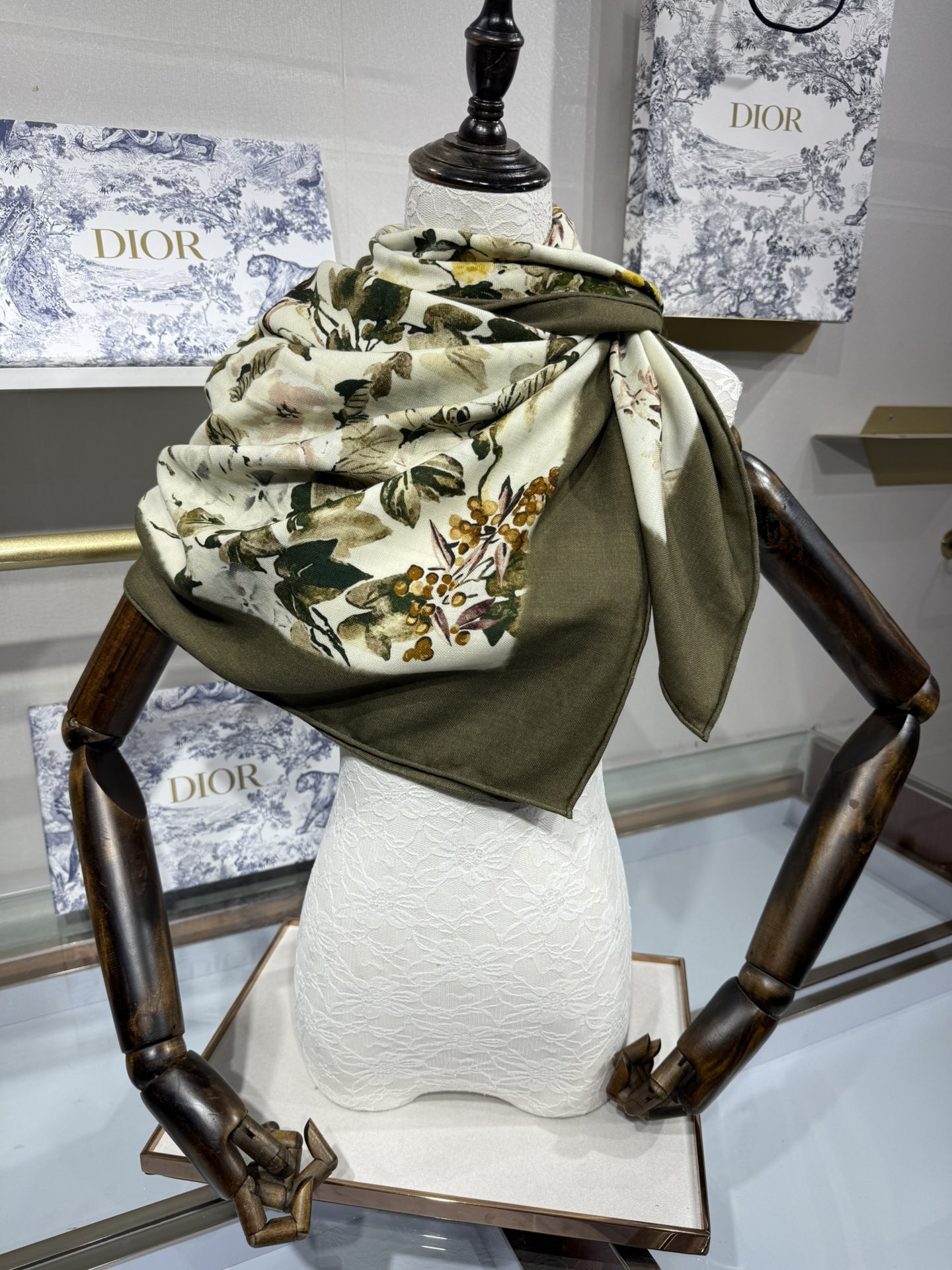 Dior 印花140丝毛双面同色披肩 140厘米柔灰绿色丝毛面料多色 Dior SaisonsAutomne-Hiver