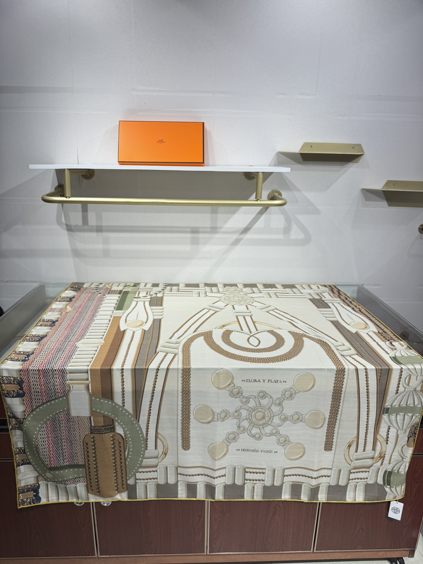 💟2025年秋冬抢先 爱马仕银花集 上新💞【双面同色丝毛方巾】手工卷边山羊绒和真丝混纺披肩（70%山羊绒