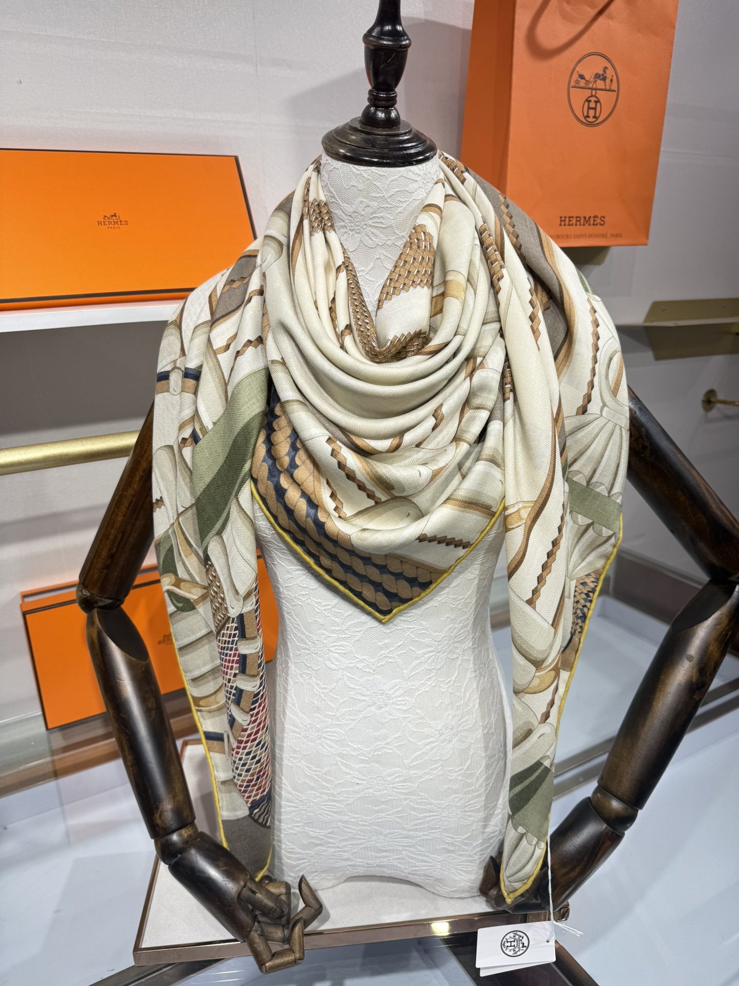 💟2025年秋冬抢先 爱马仕银花集 上新💞【双面同色丝毛方巾】手工卷边山羊绒和真丝混纺披肩（70%山羊绒