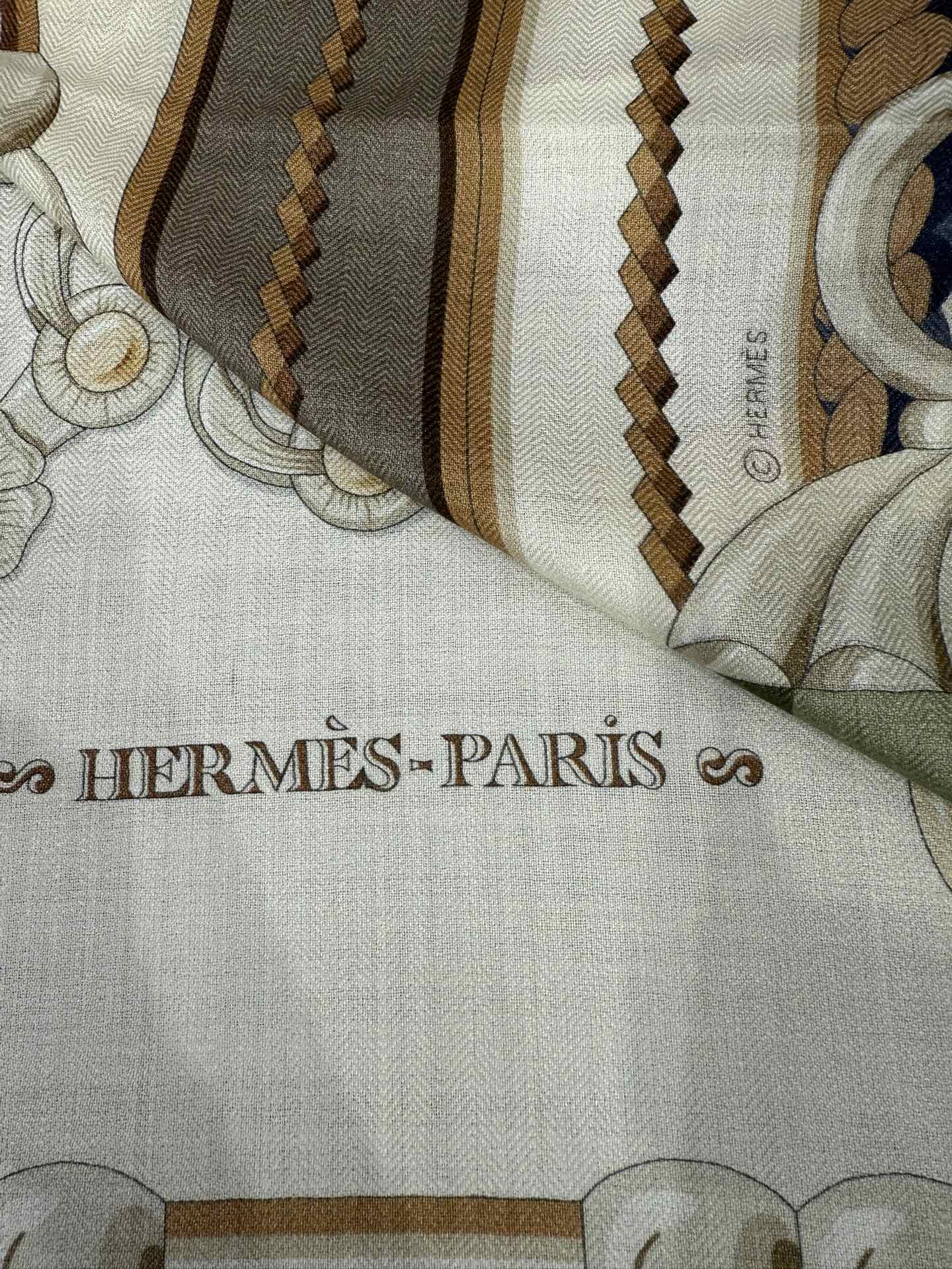 💟2025年秋冬抢先 爱马仕银花集 上新💞【双面同色丝毛方巾】手工卷边山羊绒和真丝混纺披肩（70%山羊绒