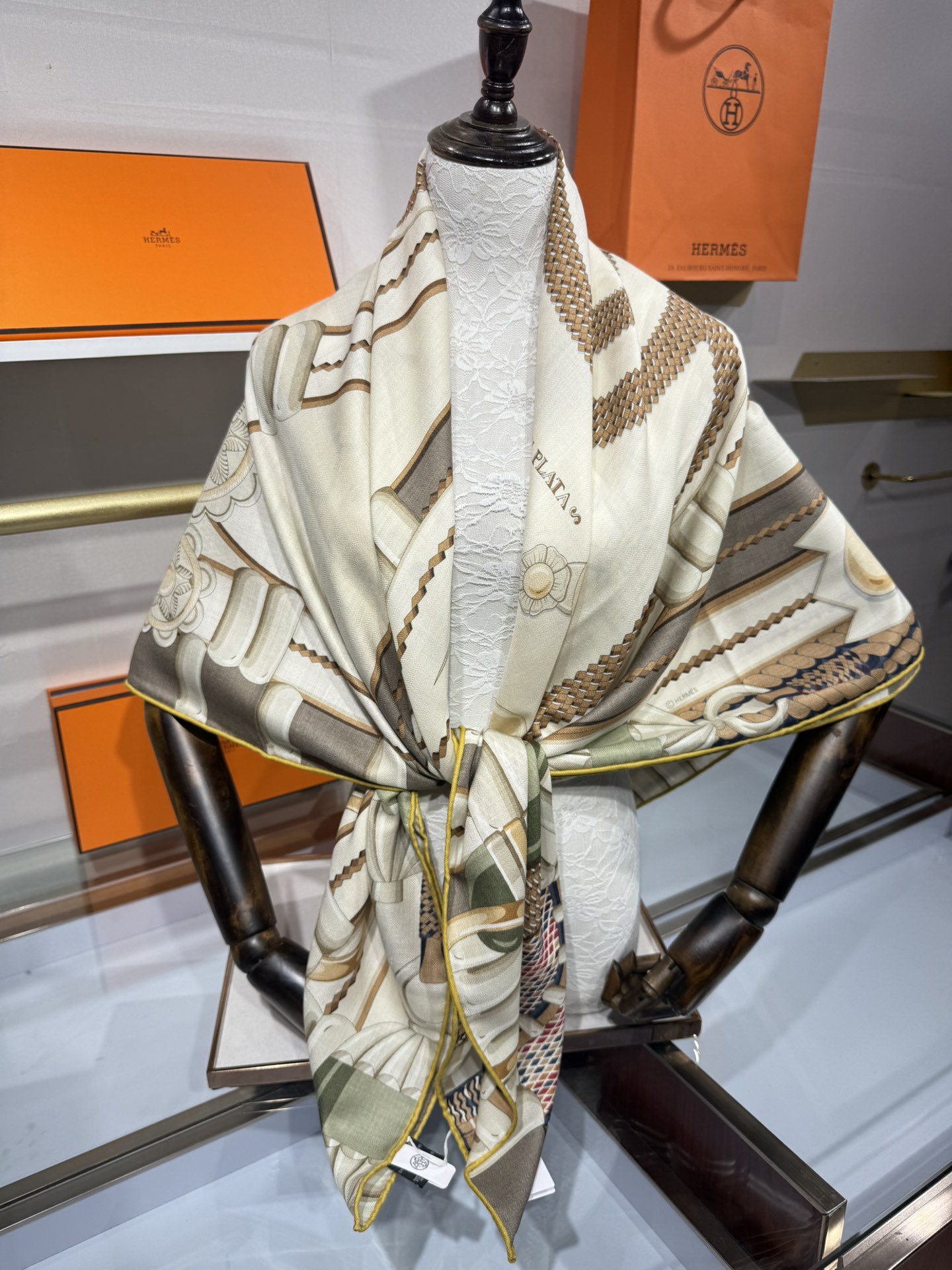 💟2025年秋冬抢先 爱马仕银花集 上新💞【双面同色丝毛方巾】手工卷边山羊绒和真丝混纺披肩（70%山羊绒