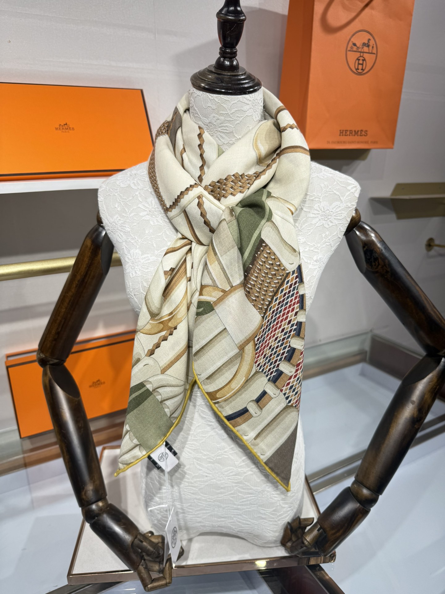 💟2025年秋冬抢先 爱马仕银花集 上新💞【双面同色丝毛方巾】手工卷边山羊绒和真丝混纺披肩（70%山羊绒