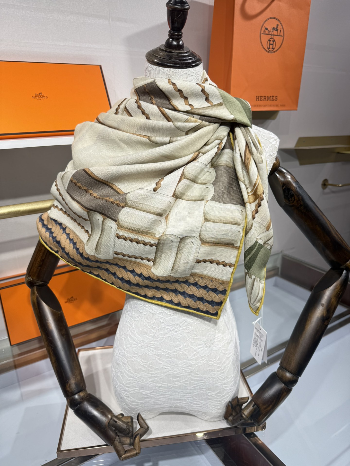 💟2025年秋冬抢先 爱马仕银花集 上新💞【双面同色丝毛方巾】手工卷边山羊绒和真丝混纺披肩（70%山羊绒