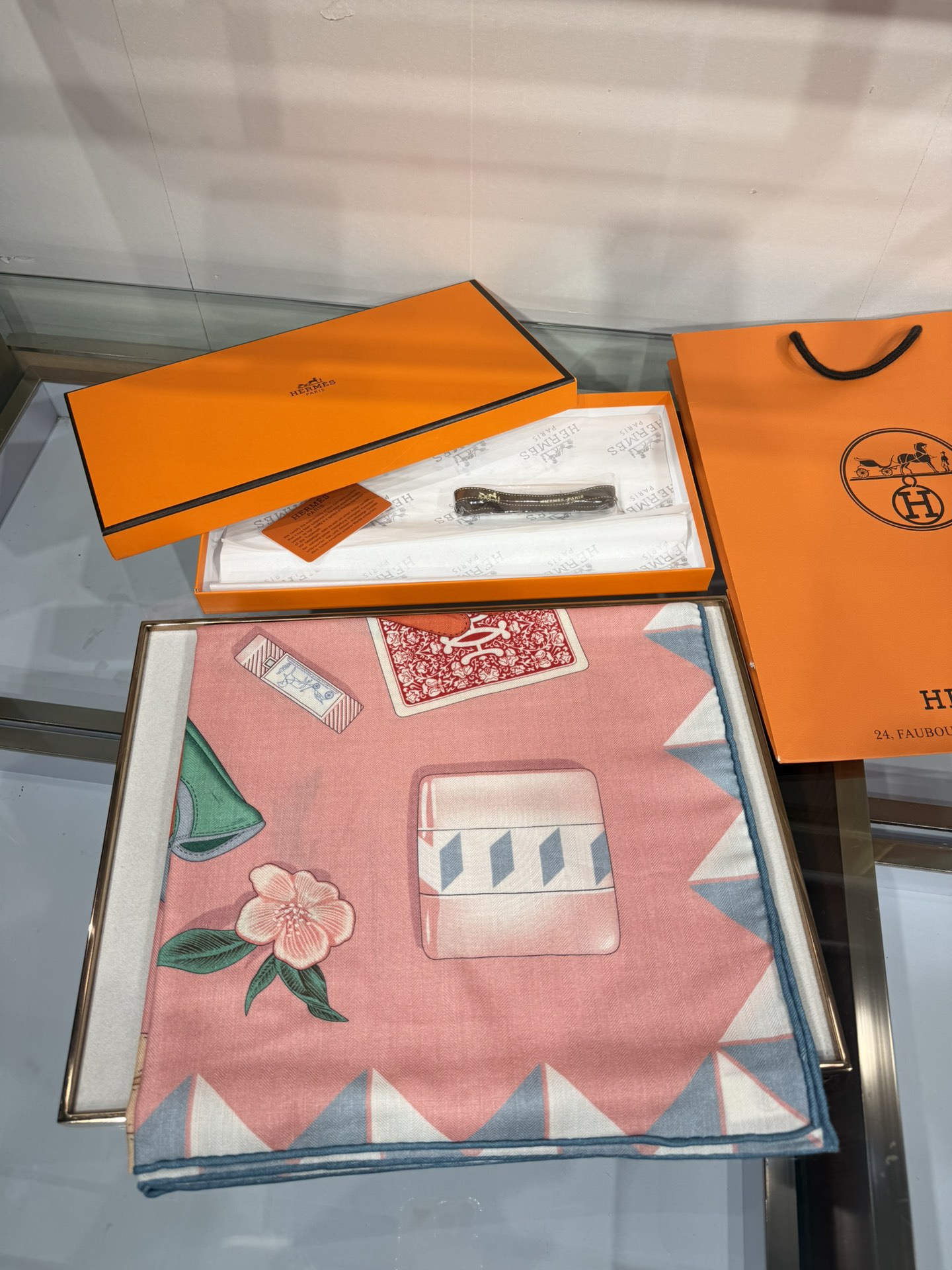 💟2025年秋冬上新💞【双面同色丝毛方巾】手工卷边山羊绒和真丝混纺披肩（70%山羊绒，30%桑蚕丝）这款