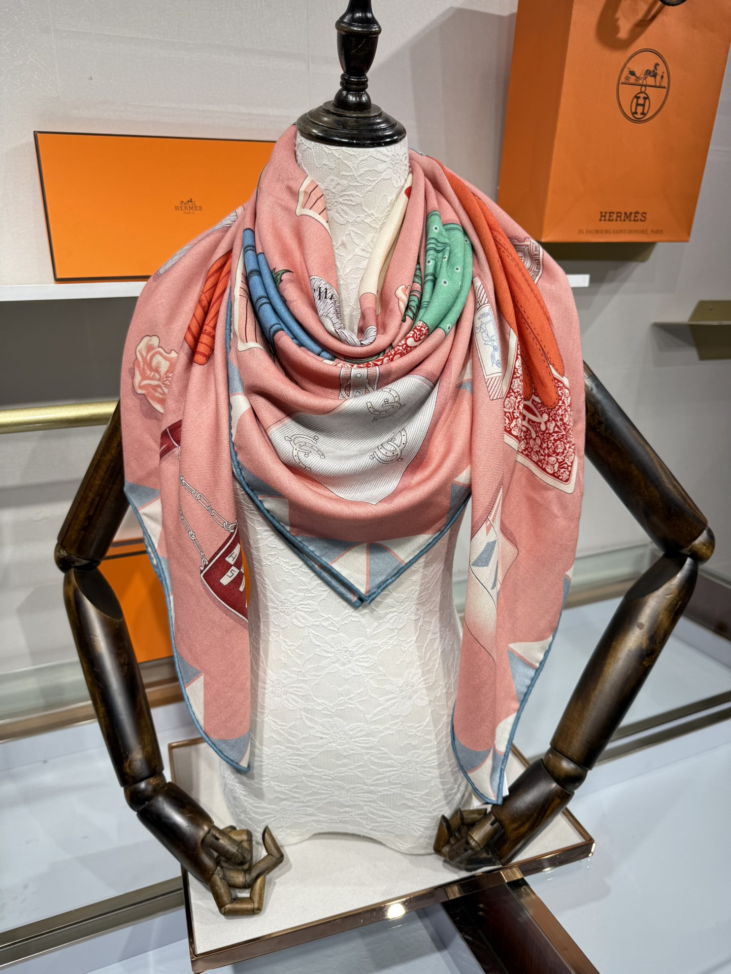 💟2025年秋冬上新💞【双面同色丝毛方巾】手工卷边山羊绒和真丝混纺披肩（70%山羊绒，30%桑蚕丝）这款