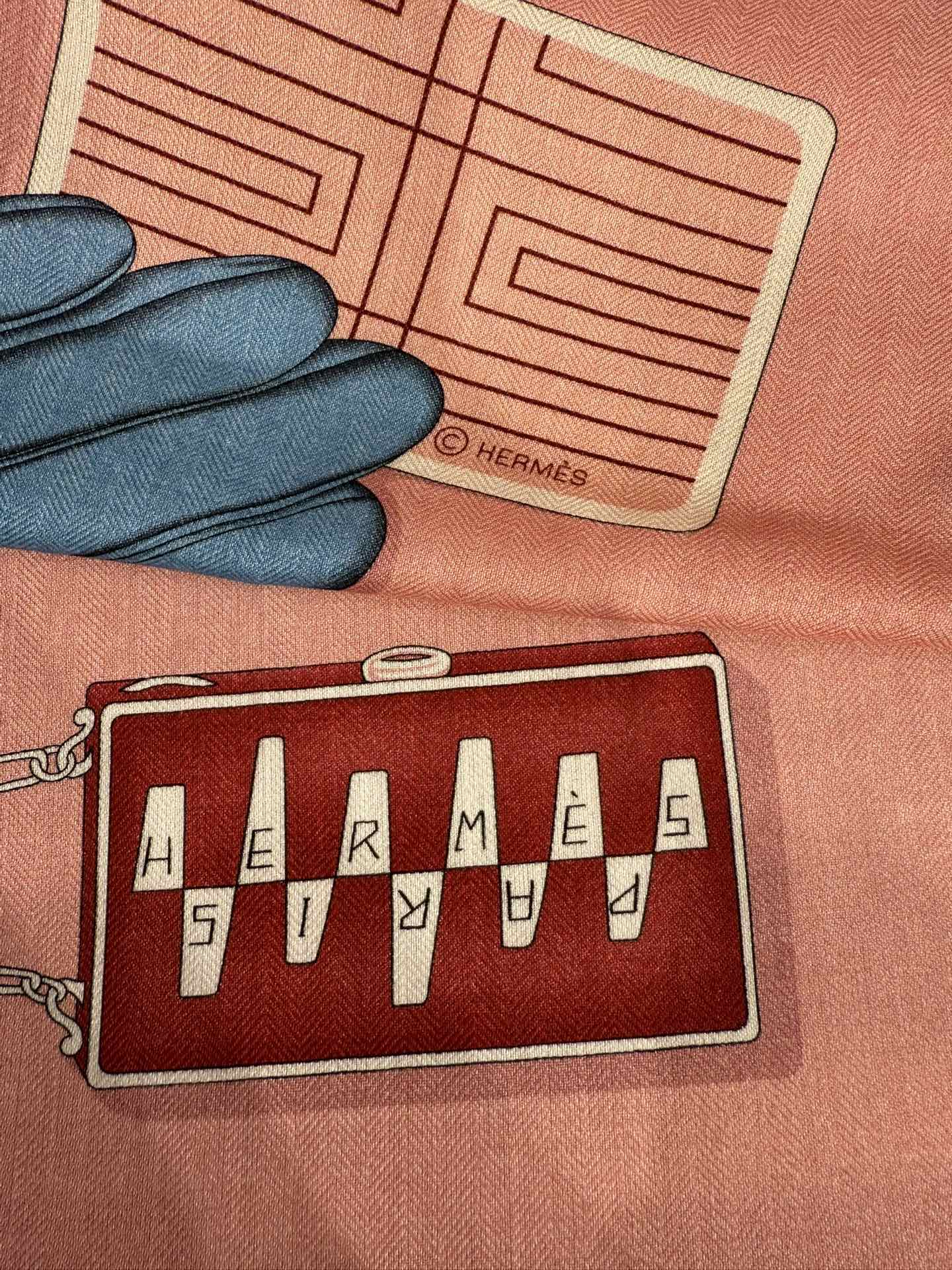 💟2025年秋冬上新💞【双面同色丝毛方巾】手工卷边山羊绒和真丝混纺披肩（70%山羊绒，30%桑蚕丝）这款