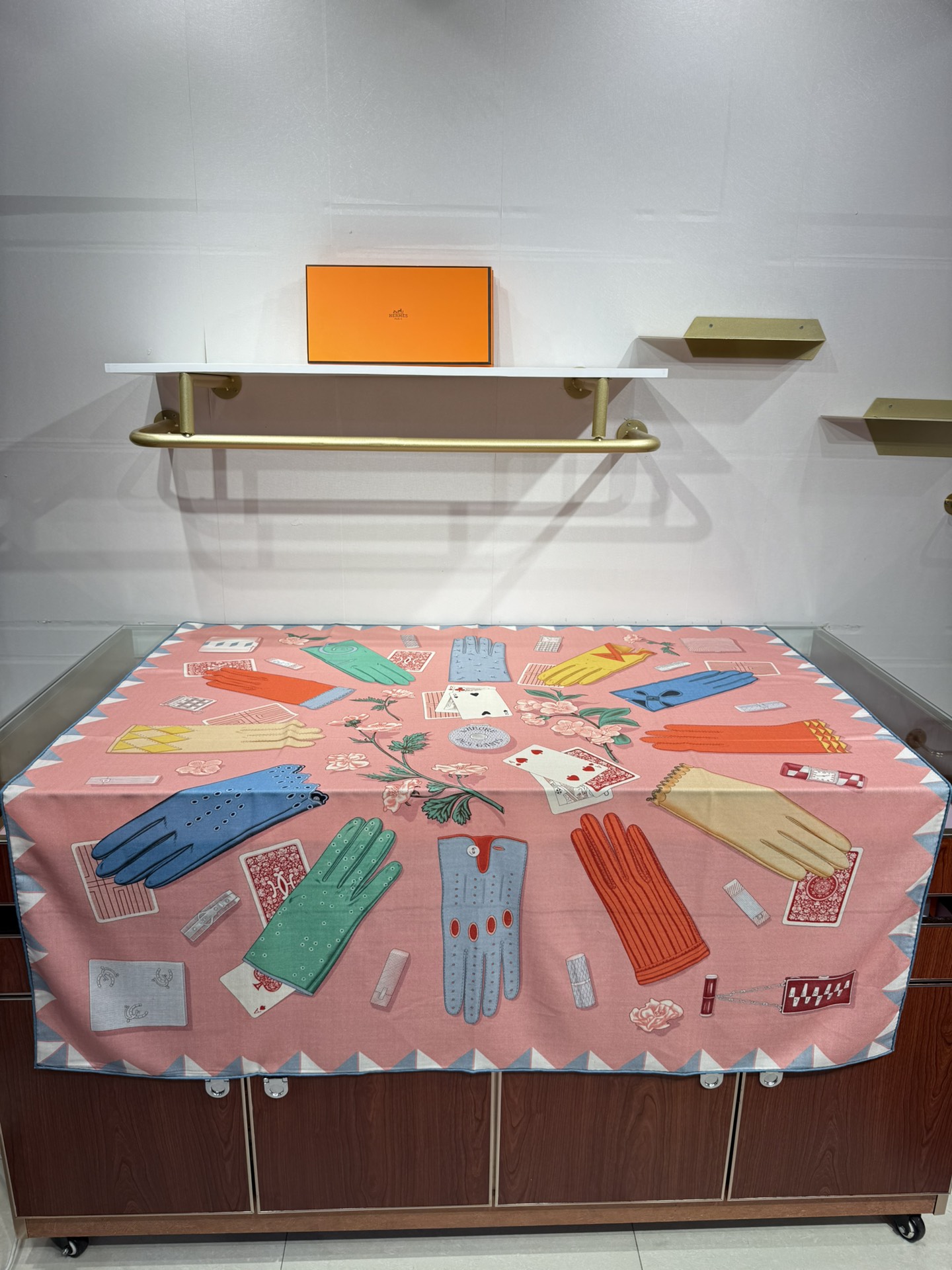 💟2025年秋冬上新💞【双面同色丝毛方巾】手工卷边山羊绒和真丝混纺披肩（70%山羊绒，30%桑蚕丝）这款