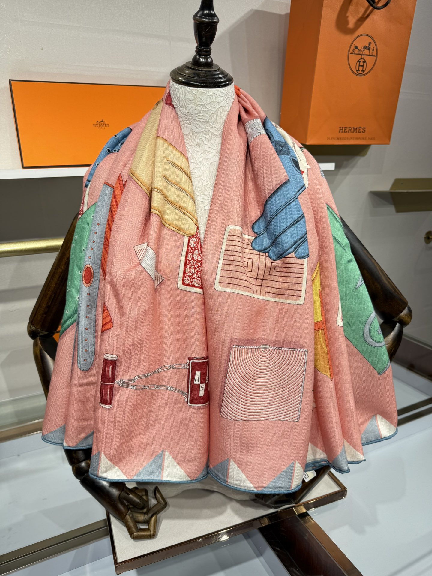 💟2025年秋冬上新💞【双面同色丝毛方巾】手工卷边山羊绒和真丝混纺披肩（70%山羊绒，30%桑蚕丝）这款