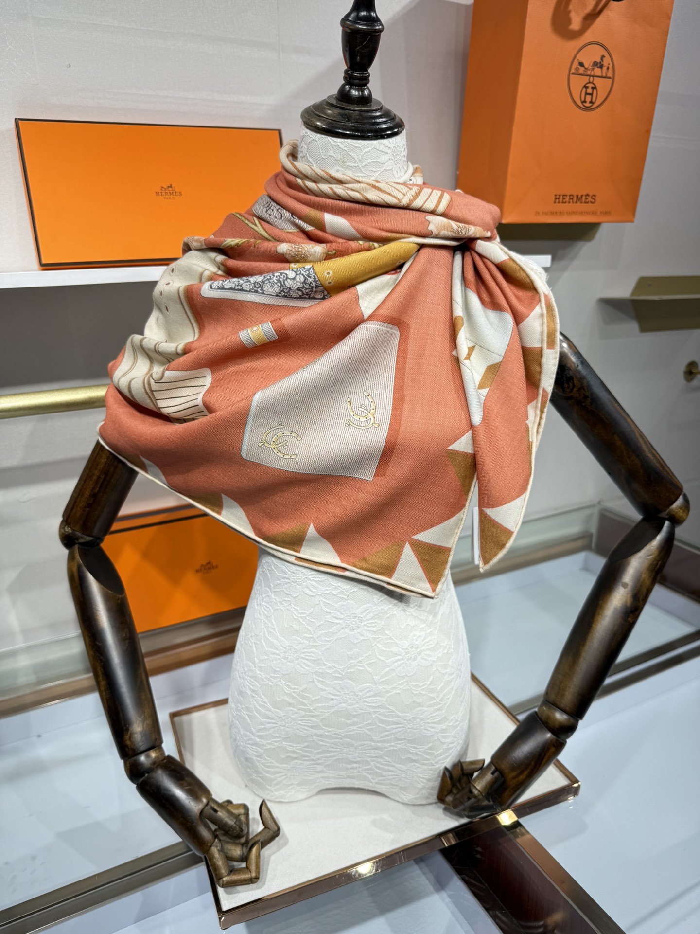 💟2025年秋冬上新💞【双面同色丝毛方巾】手工卷边山羊绒和真丝混纺披肩（70%山羊绒，30%桑蚕丝）这款