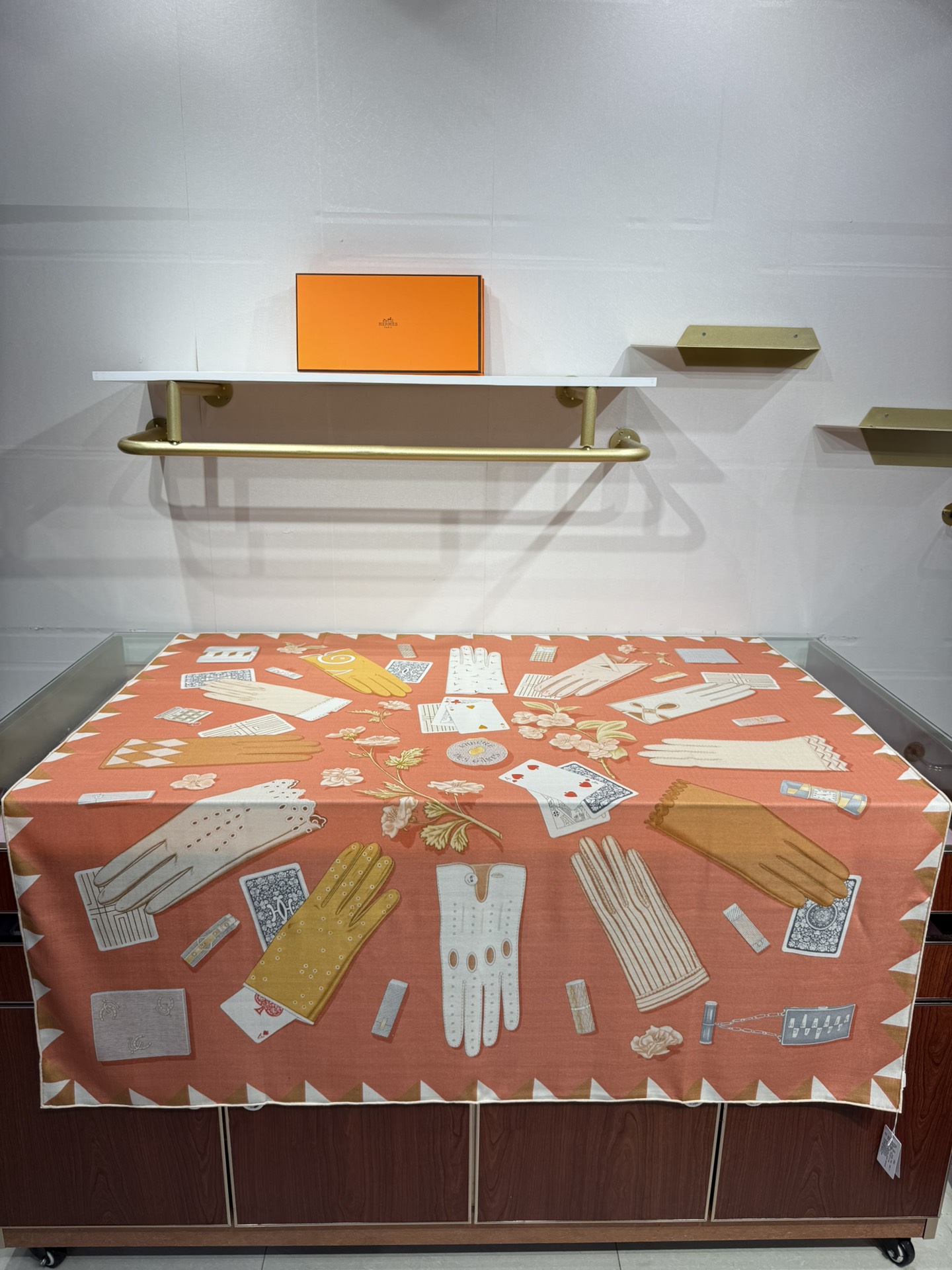 💟2025年秋冬上新💞【双面同色丝毛方巾】手工卷边山羊绒和真丝混纺披肩（70%山羊绒，30%桑蚕丝）这款