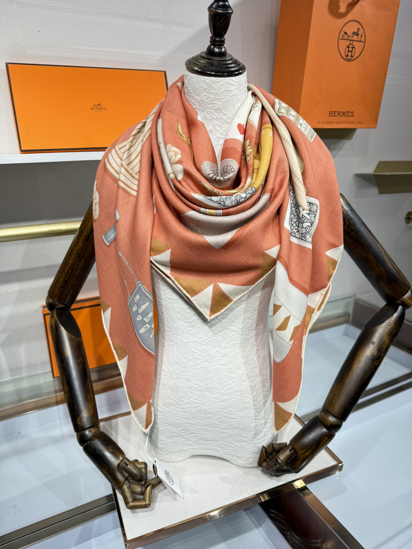 💟2025年秋冬上新💞【双面同色丝毛方巾】手工卷边山羊绒和真丝混纺披肩（70%山羊绒，30%桑蚕丝）这款