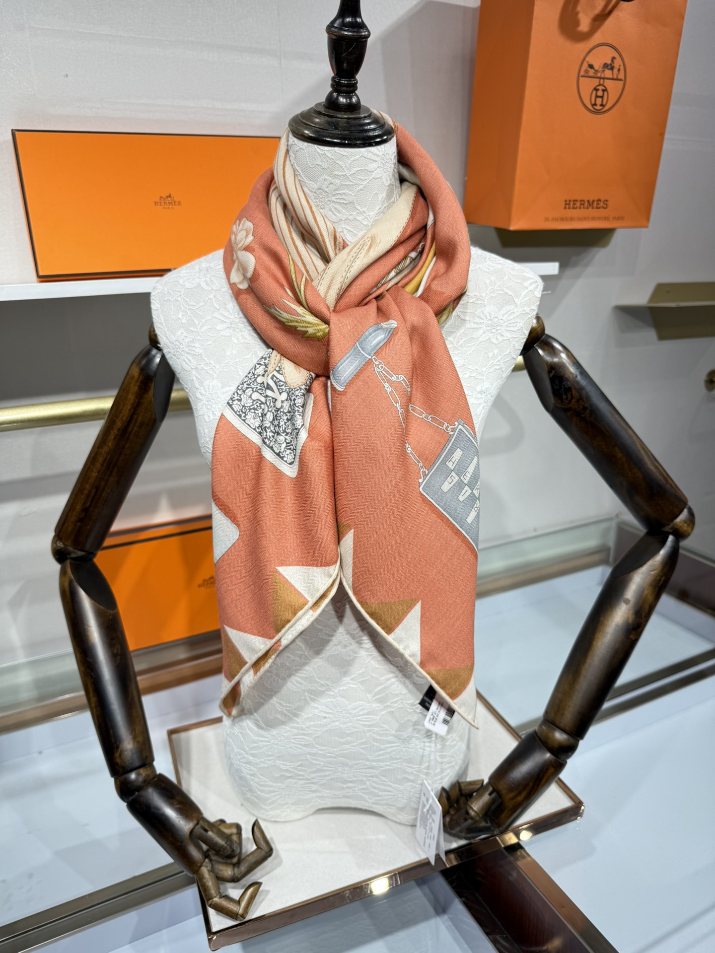 💟2025年秋冬上新💞【双面同色丝毛方巾】手工卷边山羊绒和真丝混纺披肩（70%山羊绒，30%桑蚕丝）这款