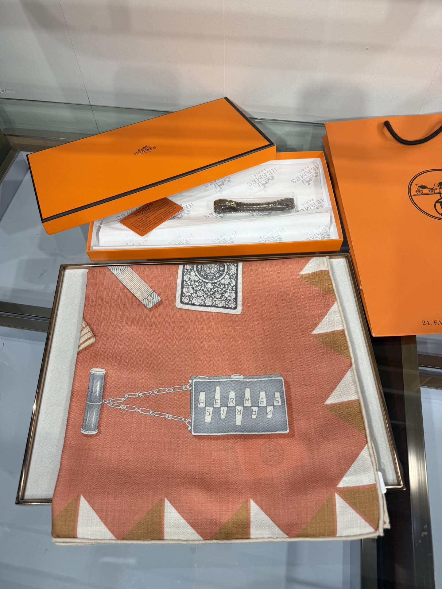 💟2025年秋冬上新💞【双面同色丝毛方巾】手工卷边山羊绒和真丝混纺披肩（70%山羊绒，30%桑蚕丝）这款