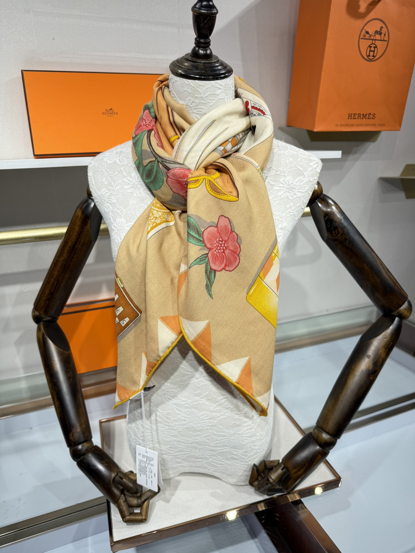 💟2025年秋冬上新💞【双面同色丝毛方巾】手工卷边山羊绒和真丝混纺披肩（70%山羊绒，30%桑蚕丝）这款