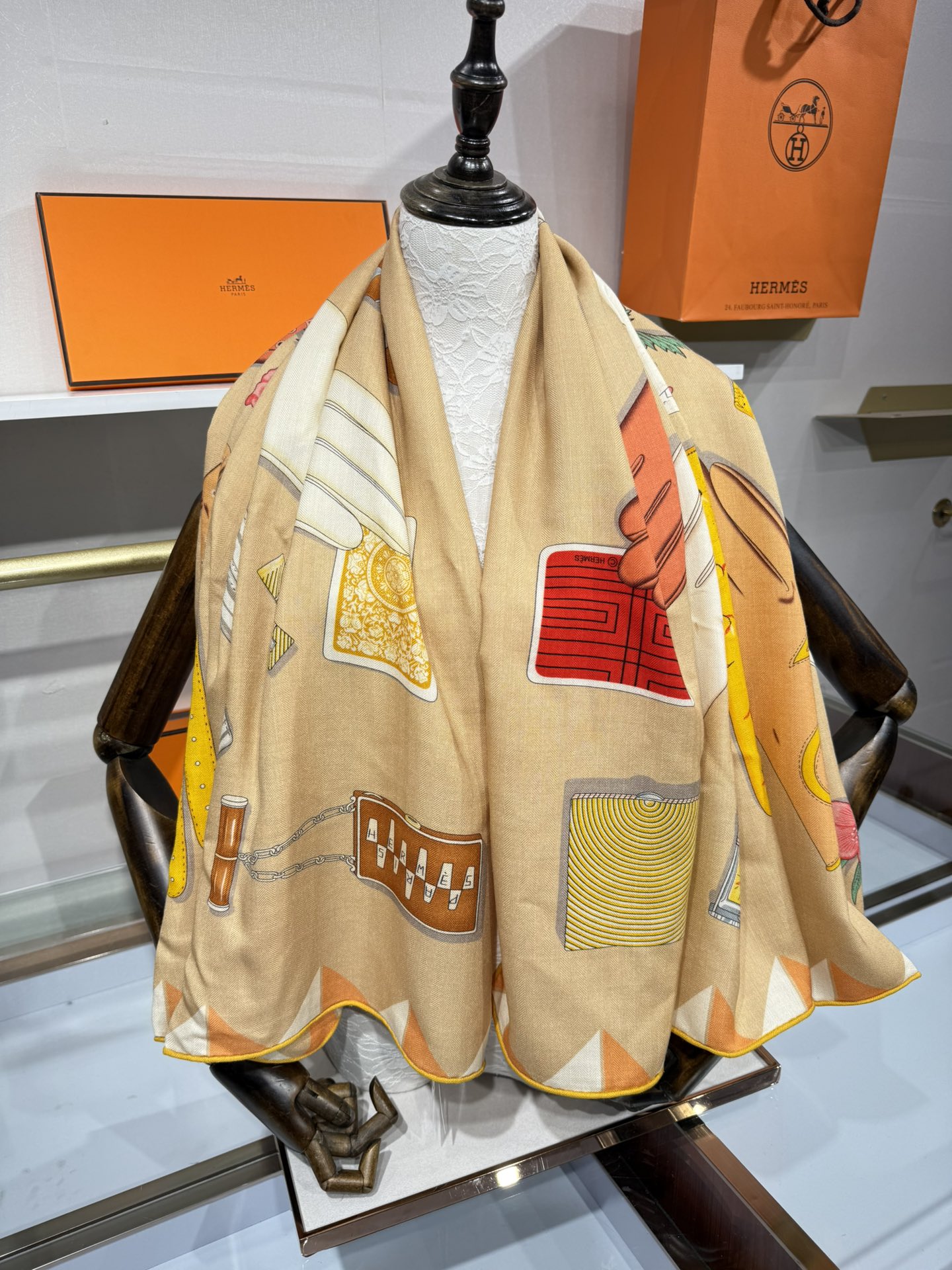 💟2025年秋冬上新💞【双面同色丝毛方巾】手工卷边山羊绒和真丝混纺披肩（70%山羊绒，30%桑蚕丝）这款