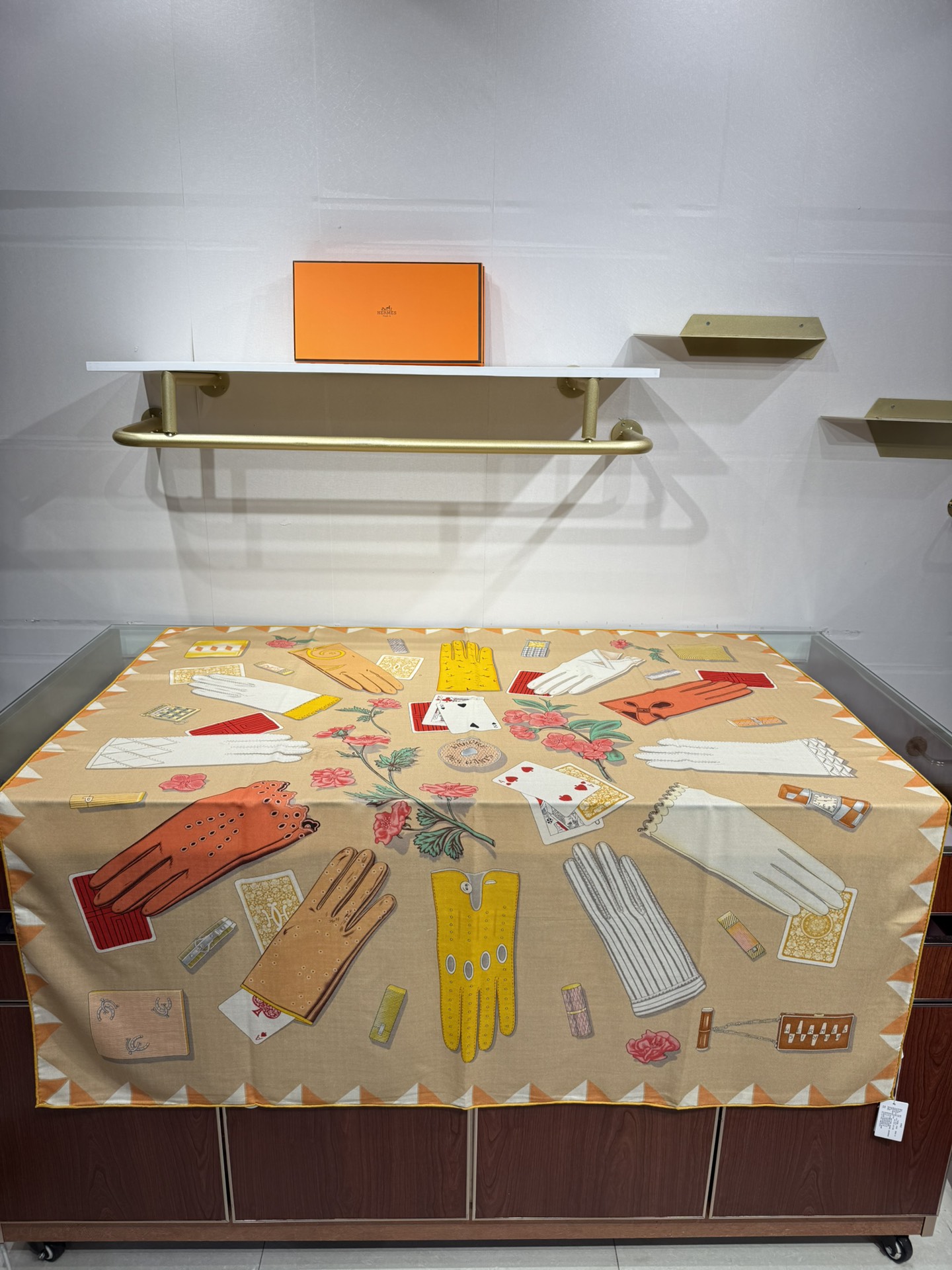 💟2025年秋冬上新💞【双面同色丝毛方巾】手工卷边山羊绒和真丝混纺披肩（70%山羊绒，30%桑蚕丝）这款