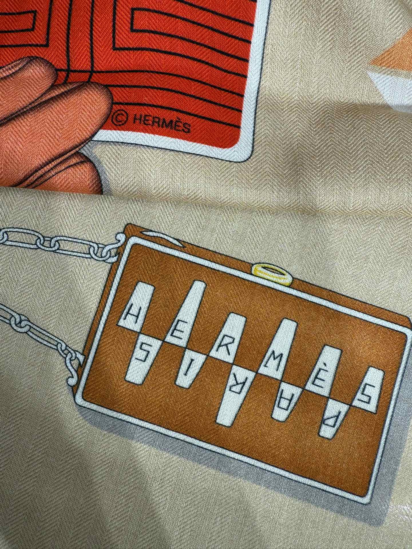 💟2025年秋冬上新💞【双面同色丝毛方巾】手工卷边山羊绒和真丝混纺披肩（70%山羊绒，30%桑蚕丝）这款