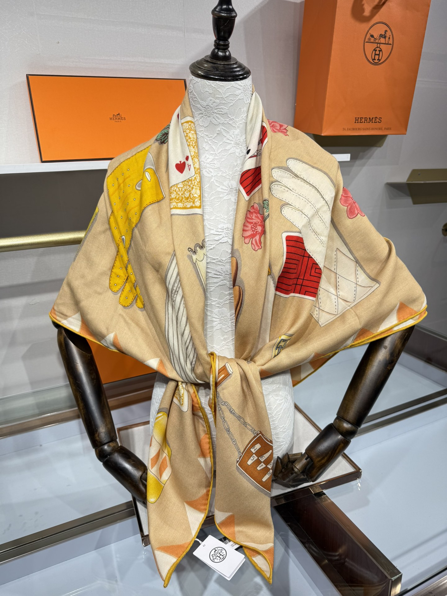 💟2025年秋冬上新💞【双面同色丝毛方巾】手工卷边山羊绒和真丝混纺披肩（70%山羊绒，30%桑蚕丝）这款