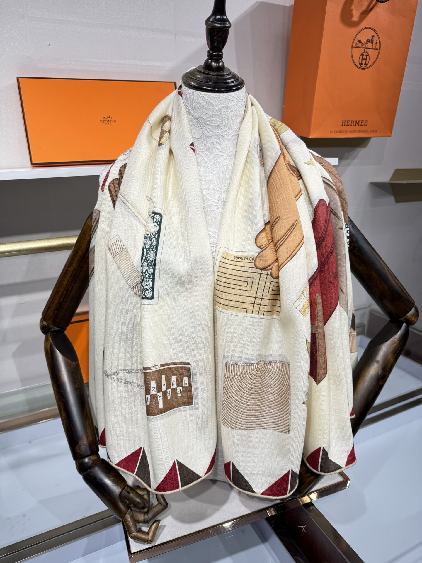 💟2025年秋冬上新💞【双面同色丝毛方巾】手工卷边山羊绒和真丝混纺披肩（70%山羊绒，30%桑蚕丝）这款