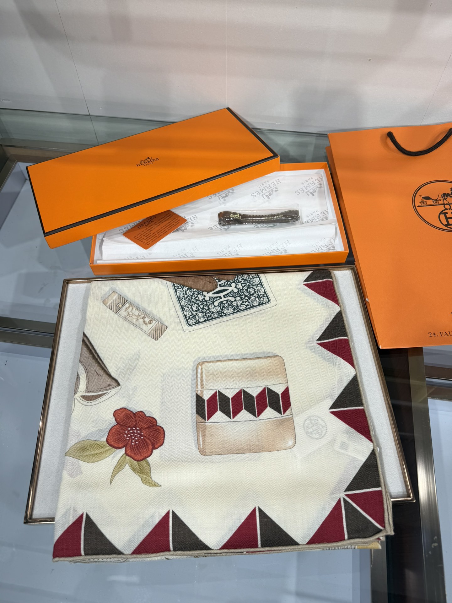 💟2025年秋冬上新💞【双面同色丝毛方巾】手工卷边山羊绒和真丝混纺披肩（70%山羊绒，30%桑蚕丝）这款