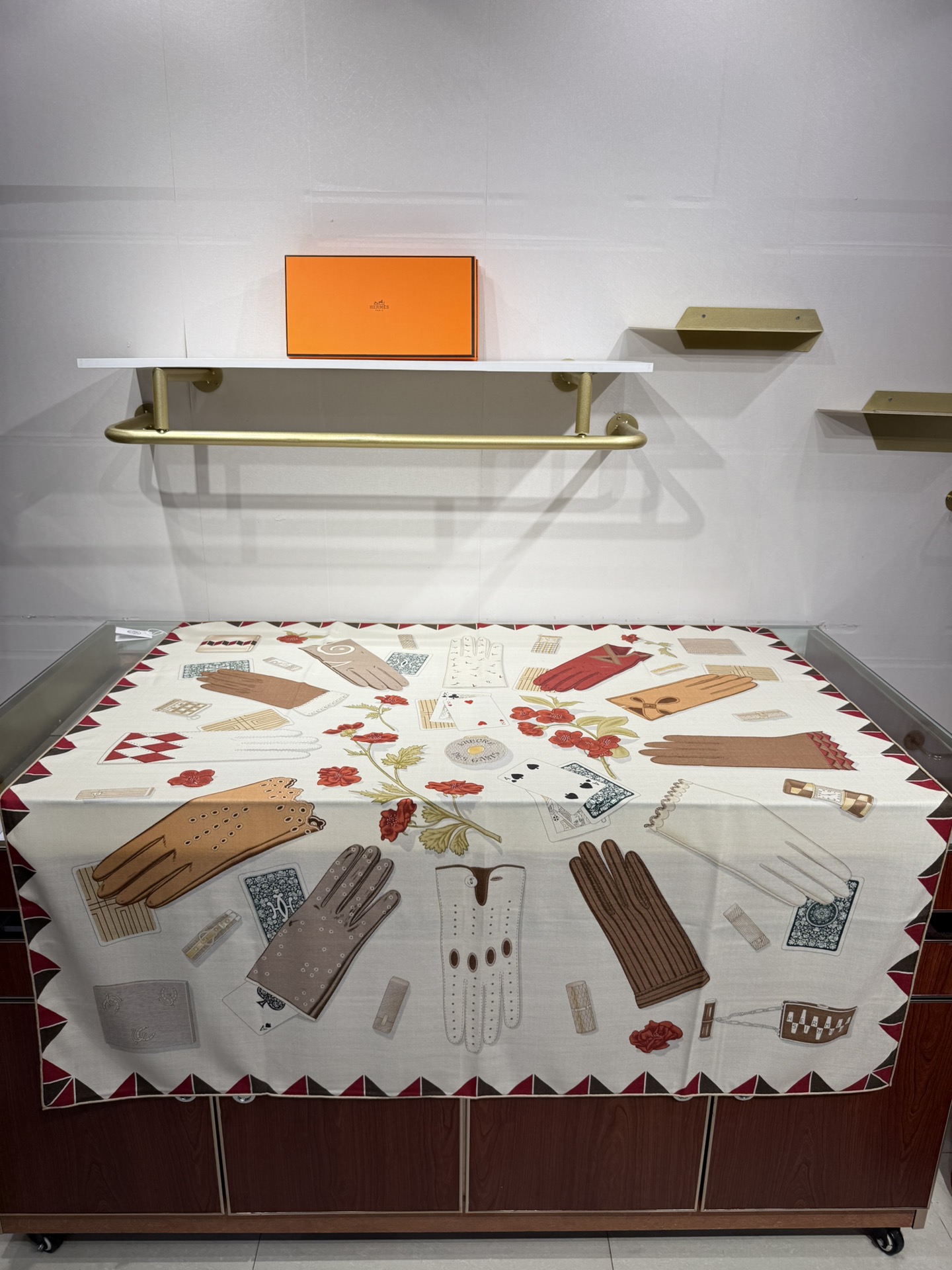 💟2025年秋冬上新💞【双面同色丝毛方巾】手工卷边山羊绒和真丝混纺披肩（70%山羊绒，30%桑蚕丝）这款