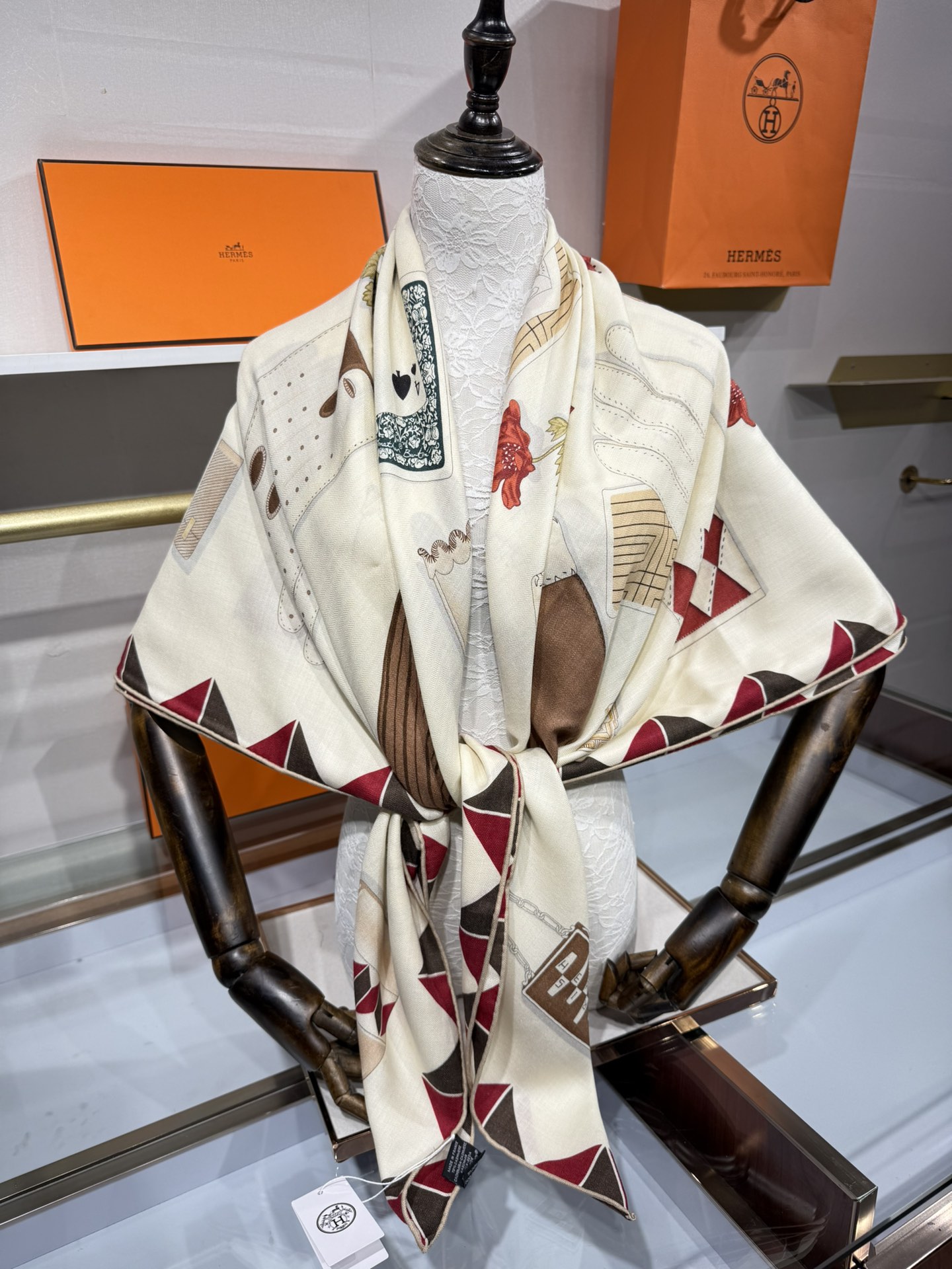 💟2025年秋冬上新💞【双面同色丝毛方巾】手工卷边山羊绒和真丝混纺披肩（70%山羊绒，30%桑蚕丝）这款