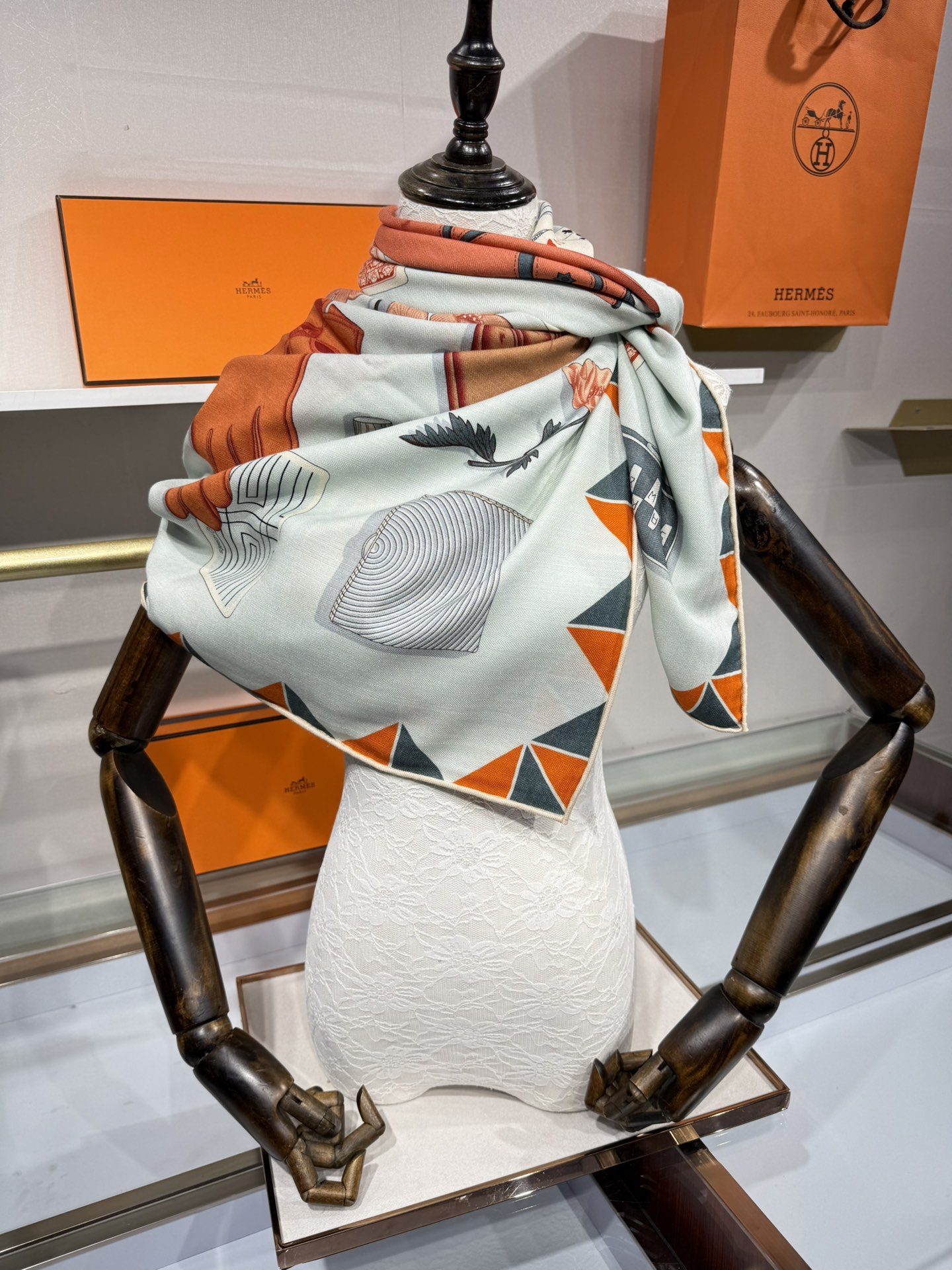 💟2025年秋冬上新💞【双面同色丝毛方巾】手工卷边山羊绒和真丝混纺披肩（70%山羊绒，30%桑蚕丝）这款