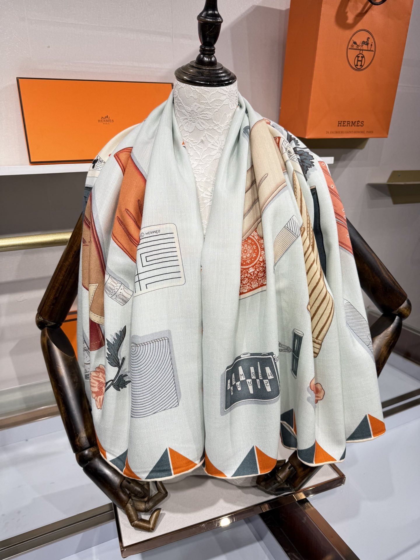 💟2025年秋冬上新💞【双面同色丝毛方巾】手工卷边山羊绒和真丝混纺披肩（70%山羊绒，30%桑蚕丝）这款