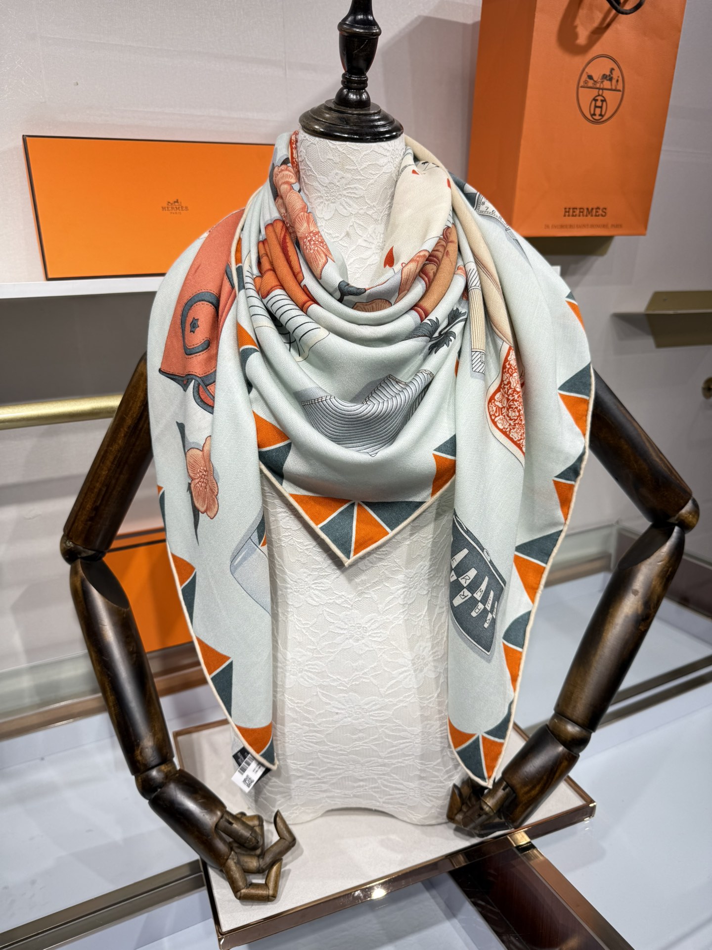 💟2025年秋冬上新💞【双面同色丝毛方巾】手工卷边山羊绒和真丝混纺披肩（70%山羊绒，30%桑蚕丝）这款