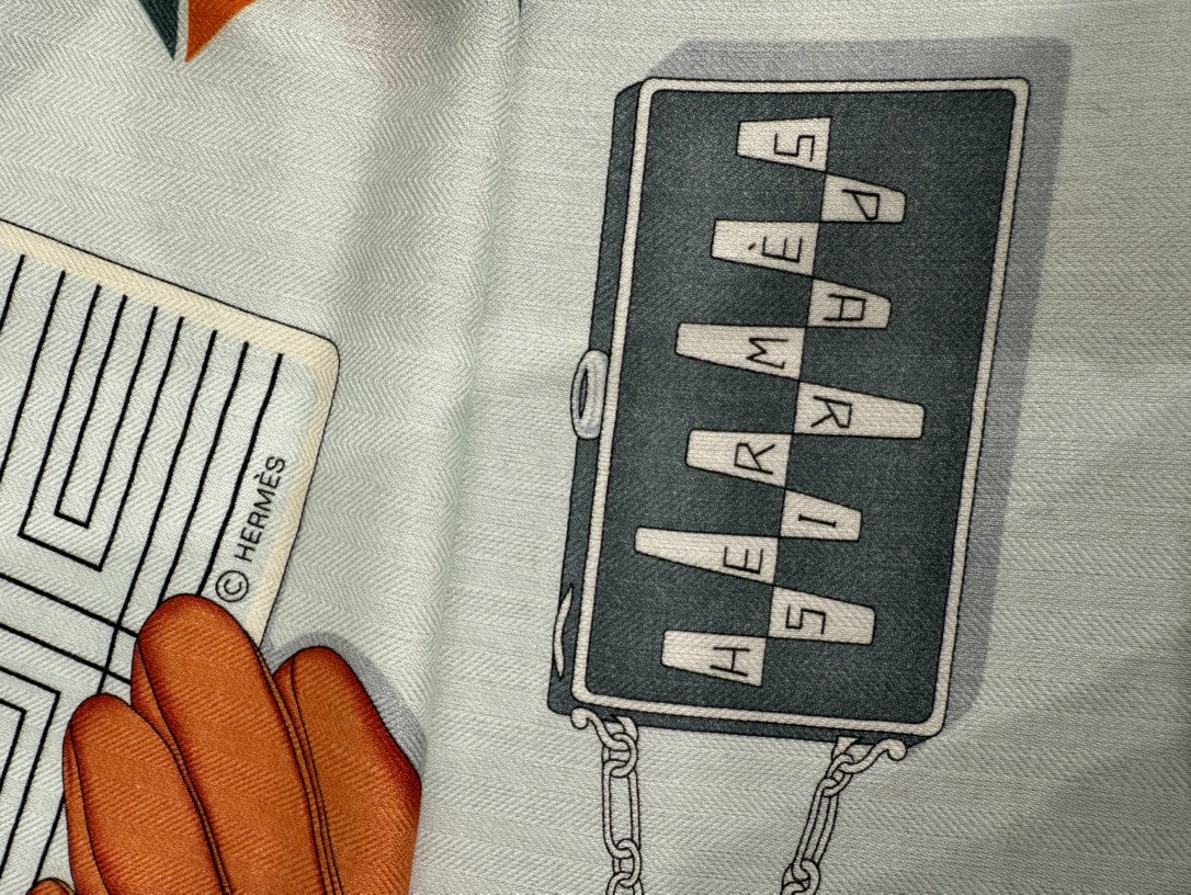 💟2025年秋冬上新💞【双面同色丝毛方巾】手工卷边山羊绒和真丝混纺披肩（70%山羊绒，30%桑蚕丝）这款