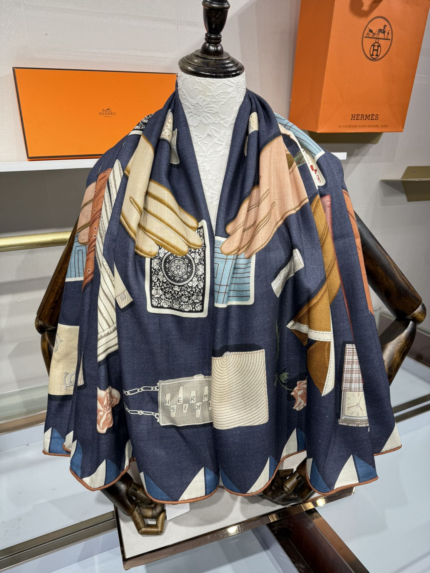 💟2025年秋冬上新💞【双面同色丝毛方巾】手工卷边山羊绒和真丝混纺披肩（70%山羊绒，30%桑蚕丝）这款