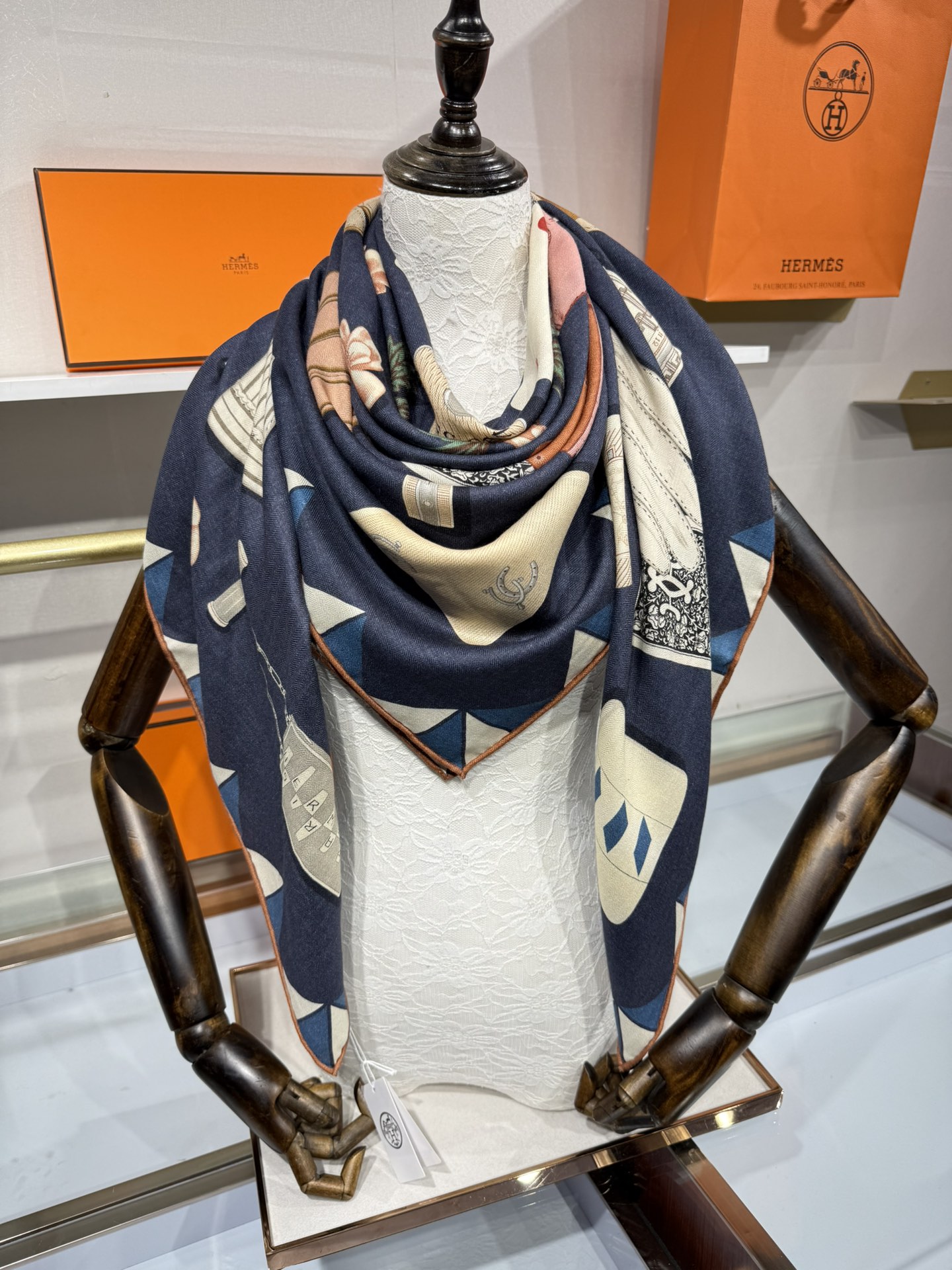 💟2025年秋冬上新💞【双面同色丝毛方巾】手工卷边山羊绒和真丝混纺披肩（70%山羊绒，30%桑蚕丝）这款