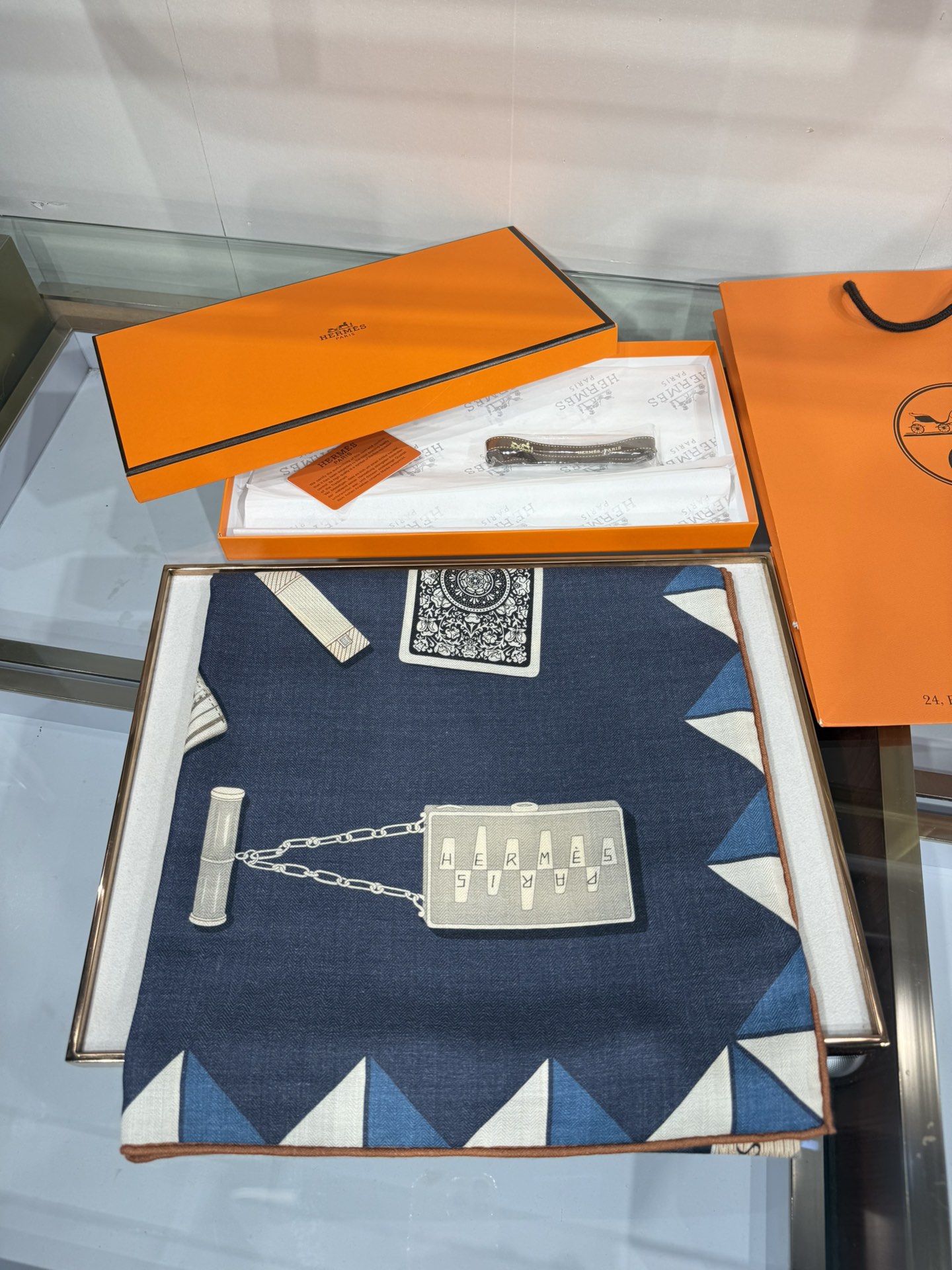 💟2025年秋冬上新💞【双面同色丝毛方巾】手工卷边山羊绒和真丝混纺披肩（70%山羊绒，30%桑蚕丝）这款