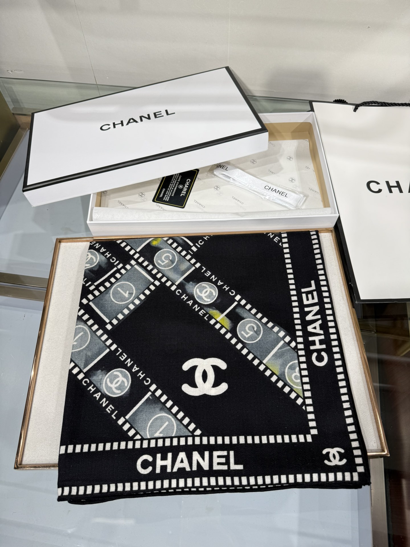 💟2025年秋冬新款💖💖💃🏻💃🏻小香家 丝羊绒方巾‼️抢‼️VIP推荐 ‼️👍下手一定要快【高端 大爱 