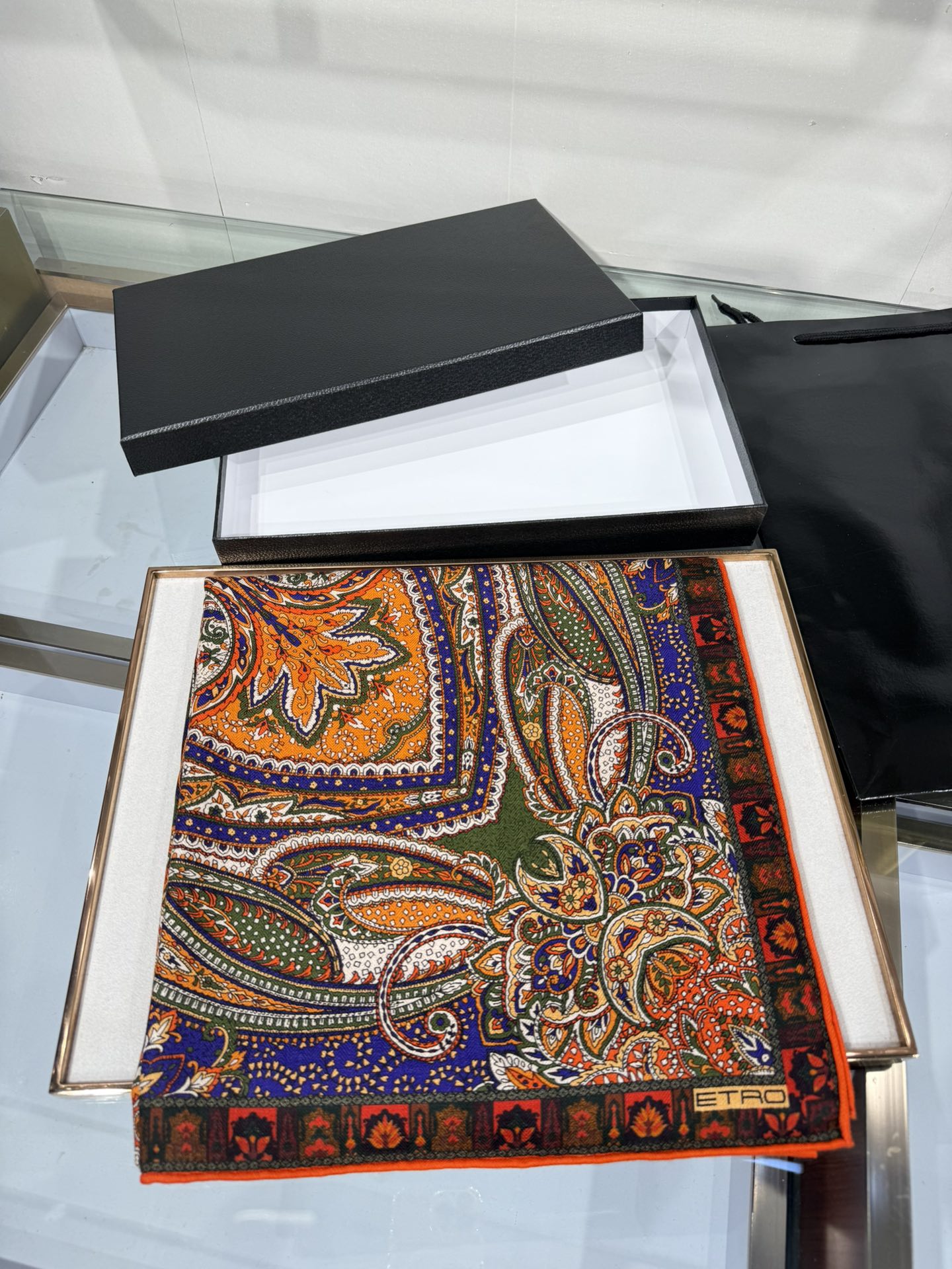 💟2025年 ETRo 秋冬抢先 上新💞【双面同色丝毛方巾】手工卷边山羊绒和真丝混纺披肩（70%山羊绒，