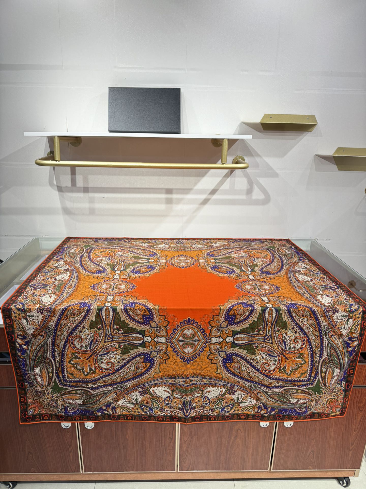 💟2025年 ETRo 秋冬抢先 上新💞【双面同色丝毛方巾】手工卷边山羊绒和真丝混纺披肩（70%山羊绒，