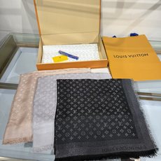 💟王牌口碑,必入❗️围巾界的头牌鼻祖,姐妹们怎么都得给自己整一条‼️十八个色✨LV经典老花金银线披肩系列~境外原单,真的 💟王牌口碑,必入❗️围巾界的头牌鼻祖,姐妹们怎么都得给自己整一条‼️十八个色✨LV经典老花金银线披肩系列~境外原单,真的
