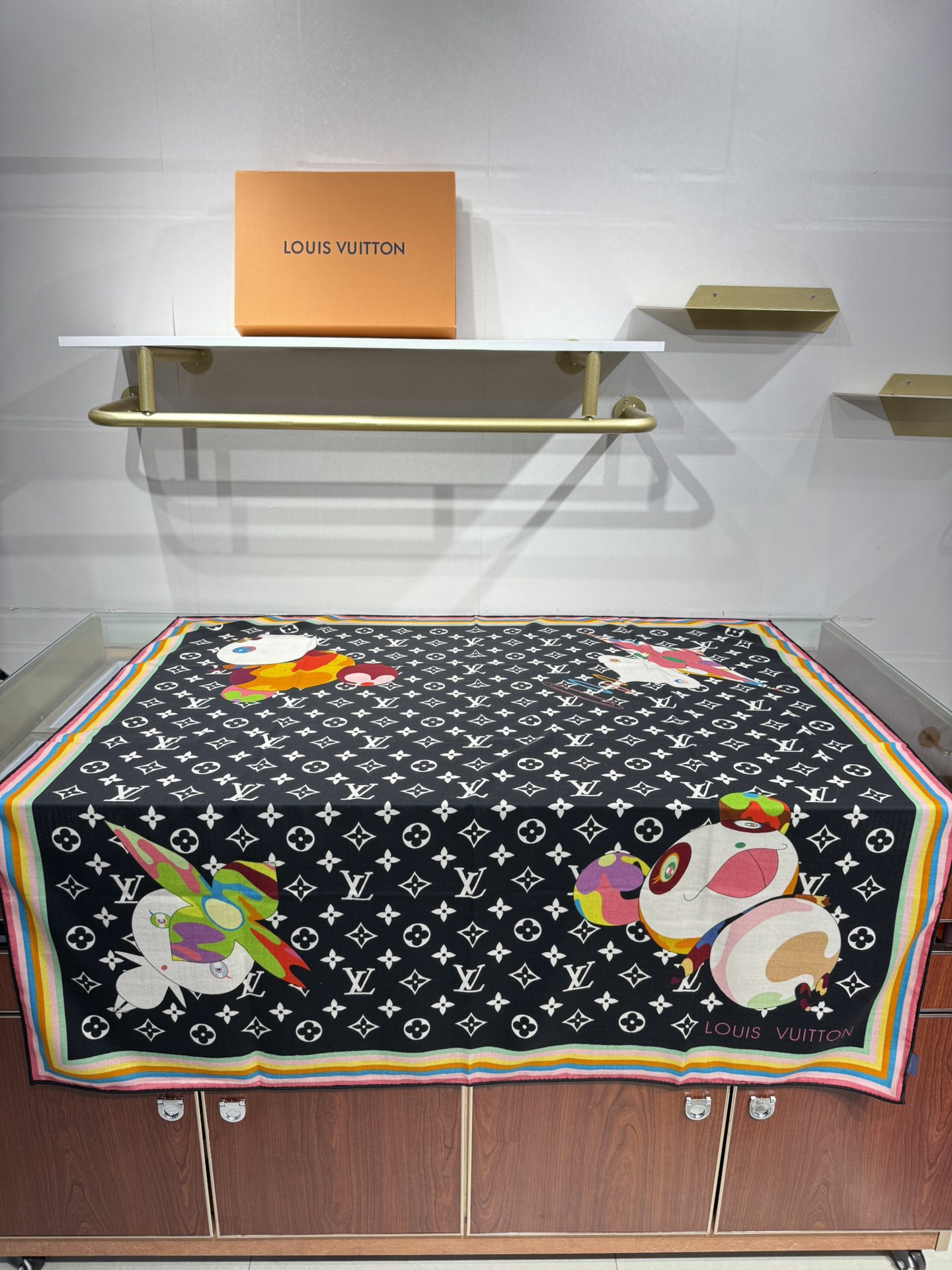 💟2025上新L驴家专柜最新款‼️。爆款哦 😘💍实物真心美 🎀披肩配以印花💓💃🏻无论设计喷绘都是非常到位