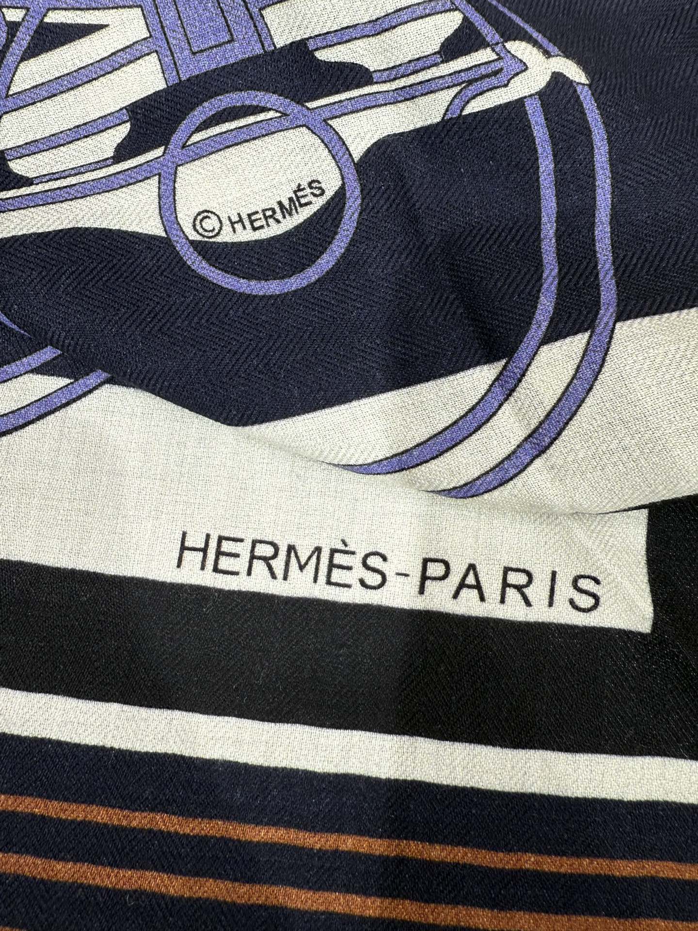 💟HERMES/New三角形尺寸，非常好搭配衣服，手工卷边,70%羊绒+30%真丝材质混纺面料柔软细腻，